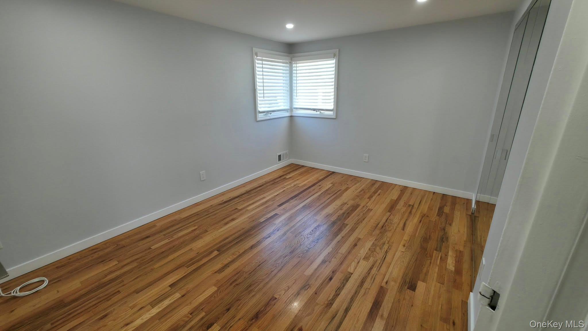 #16 photo, 4 Willow Street, सफ़ोक काउंटी Selden , NY 11784