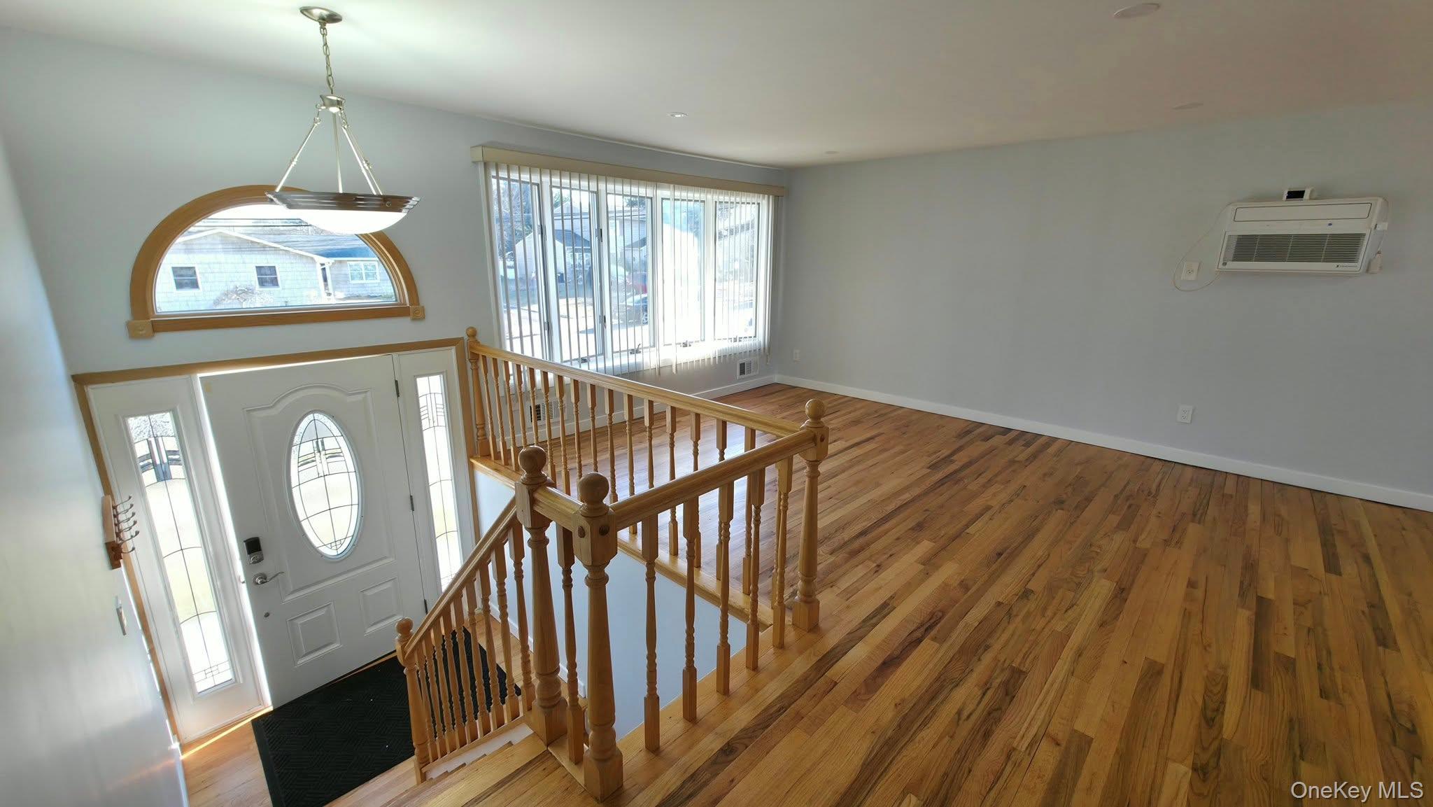 #2 photo, 4 Willow Street, सफ़ोक काउंटी Selden , NY 11784