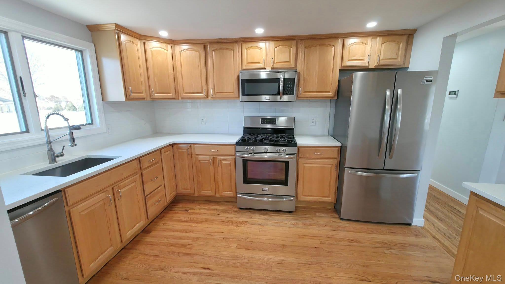 #4 photo, 4 Willow Street, सफ़ोक काउंटी Selden , NY 11784