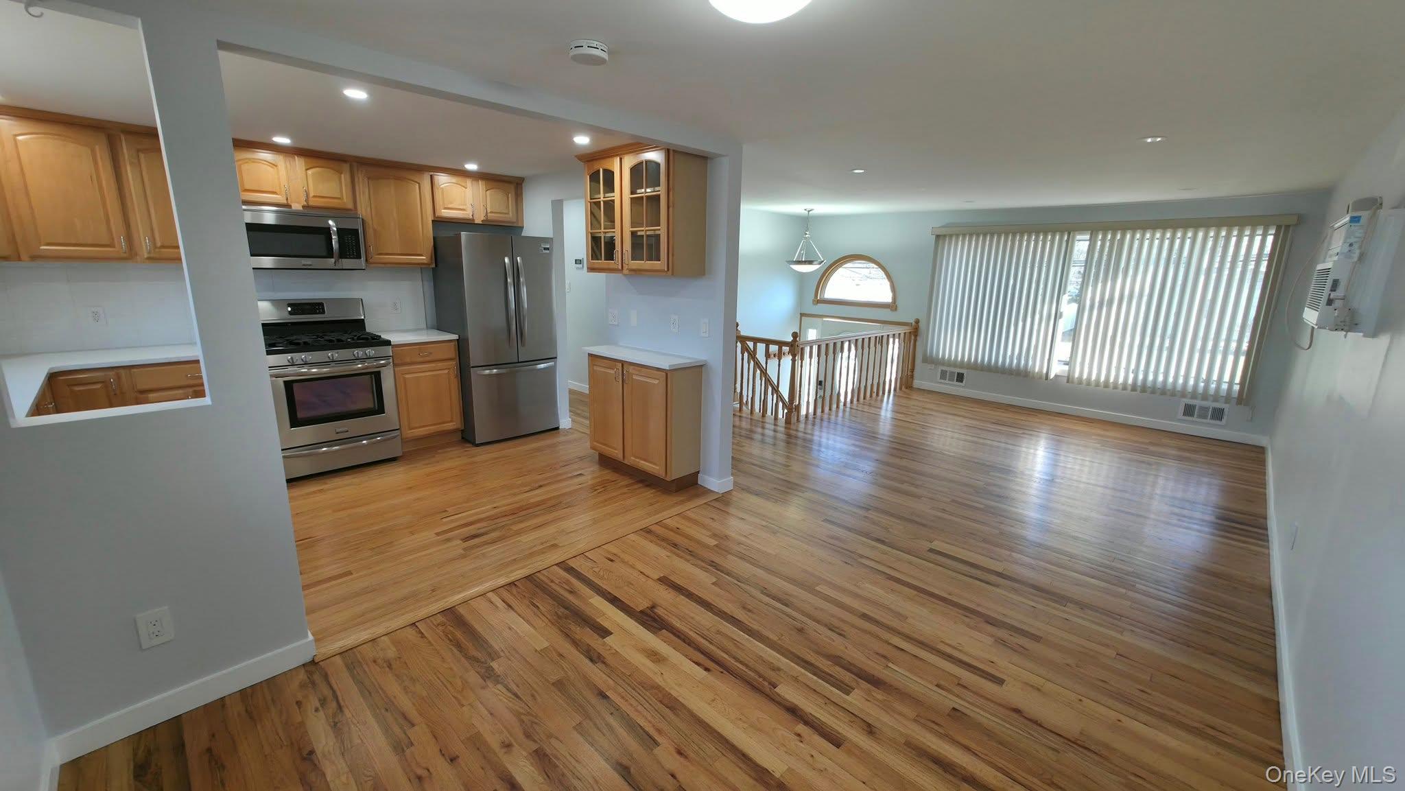 #6 photo, 4 Willow Street, सफ़ोक काउंटी Selden , NY 11784