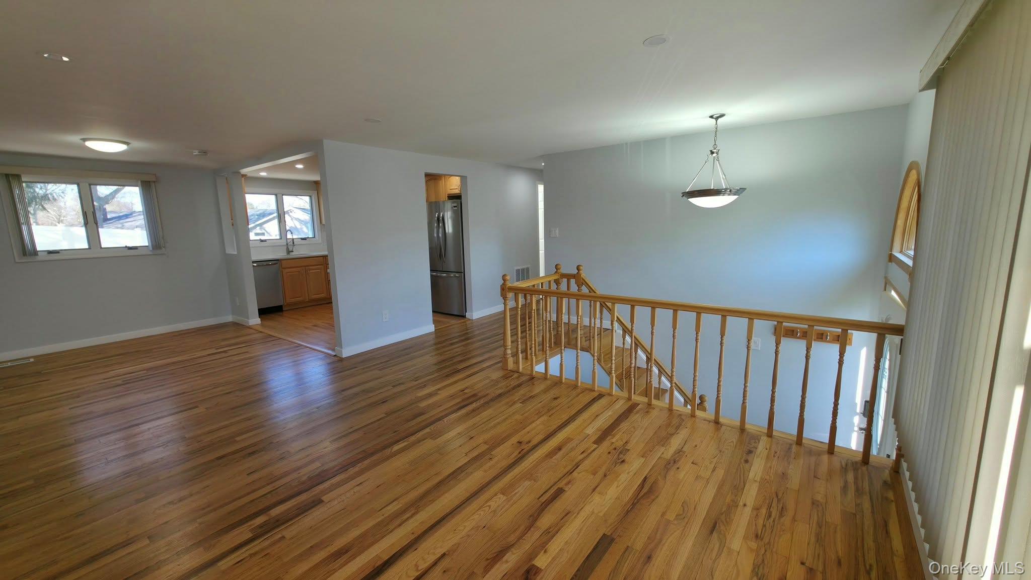 #8 photo, 4 Willow Street, सफ़ोक काउंटी Selden , NY 11784