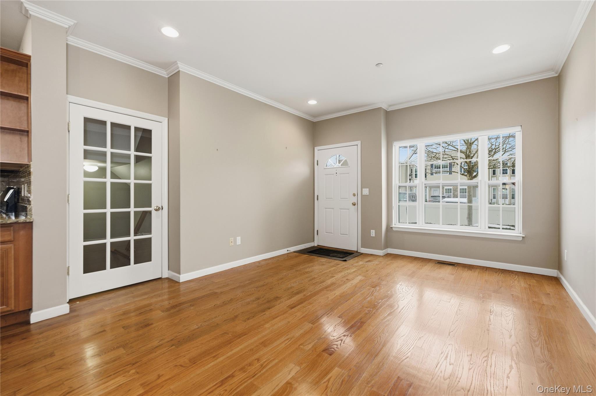 #10 photo, 434 Autumn Drive, 롱 아일랜드 East Meadow , NY 11554