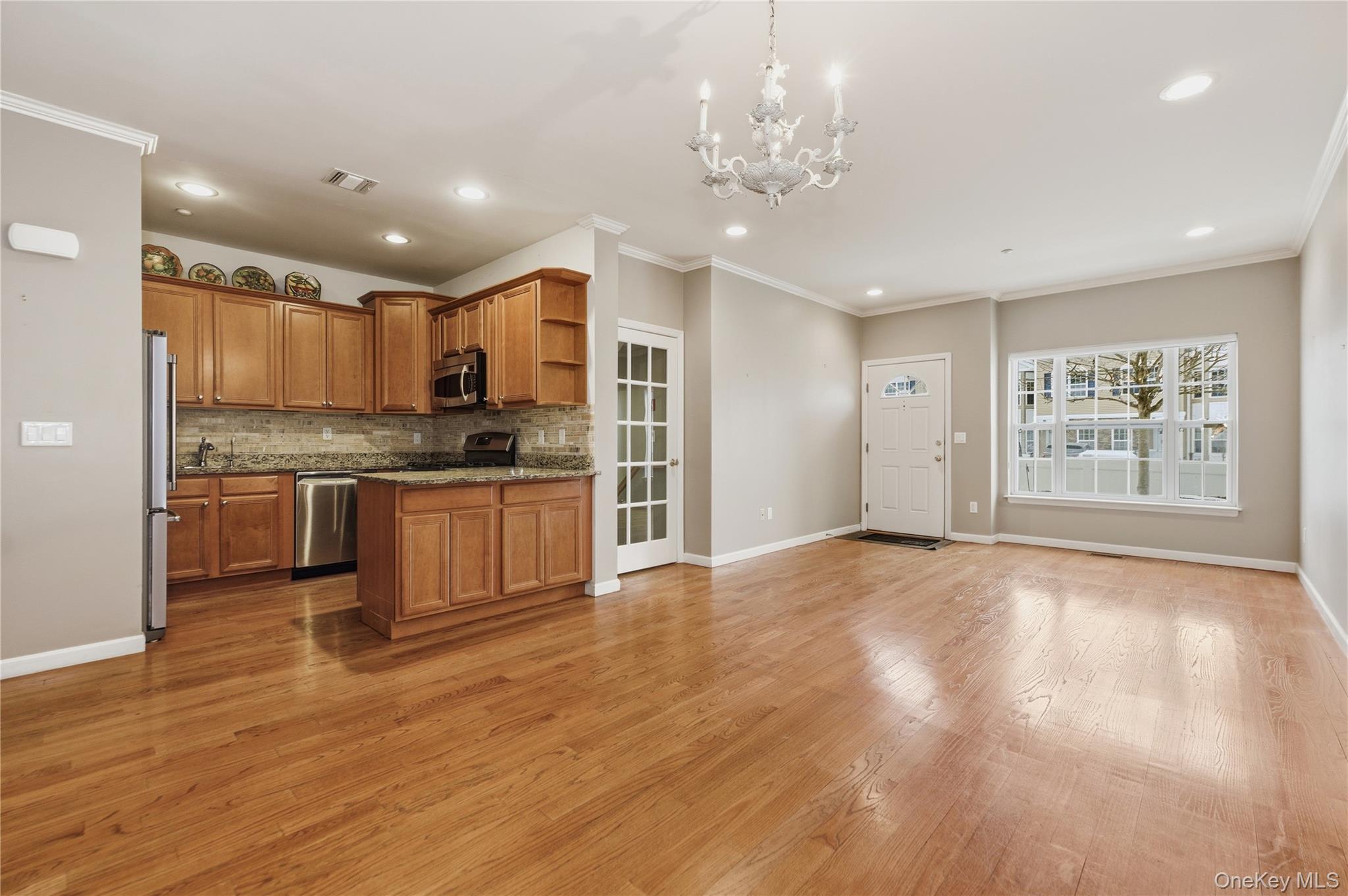 #11 photo, 434 Autumn Drive, 롱 아일랜드 East Meadow , NY 11554