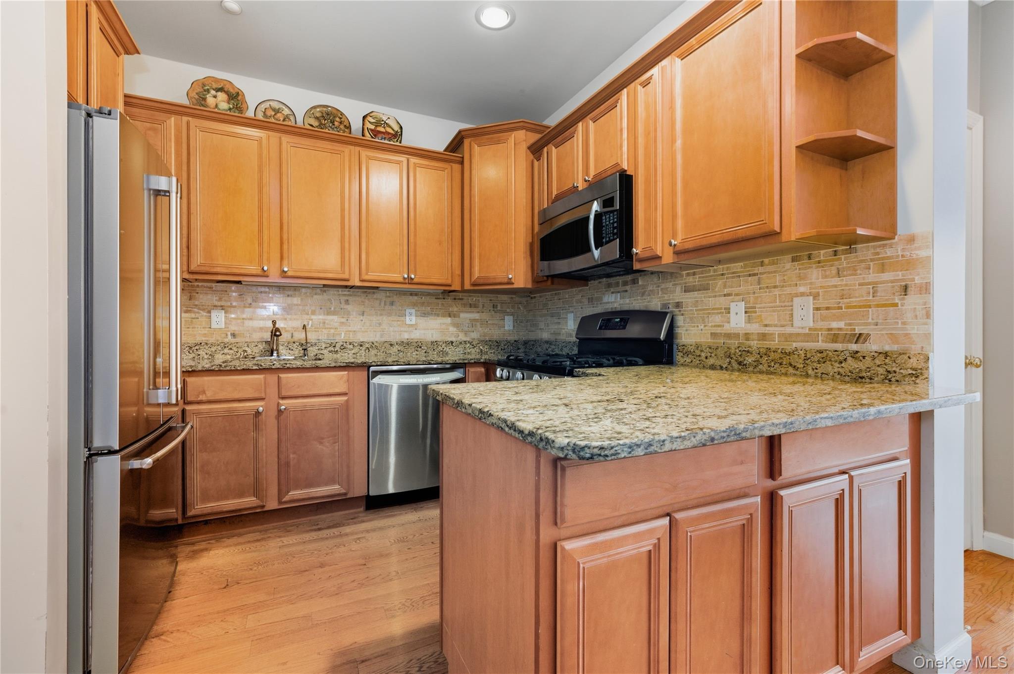 #12 photo, 434 Autumn Drive, 롱 아일랜드 East Meadow , NY 11554