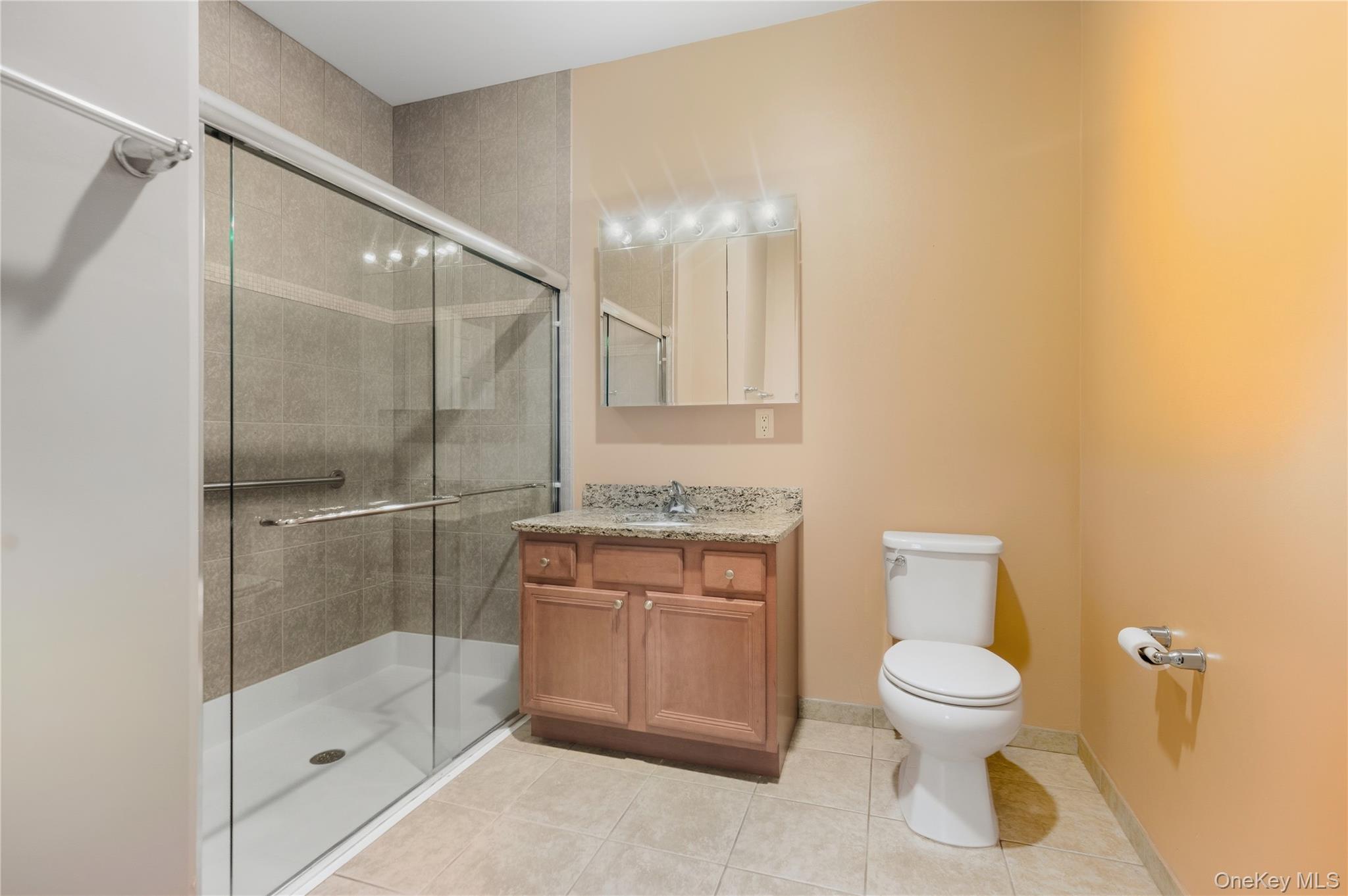 #18 photo, 434 Autumn Drive, 롱 아일랜드 East Meadow , NY 11554