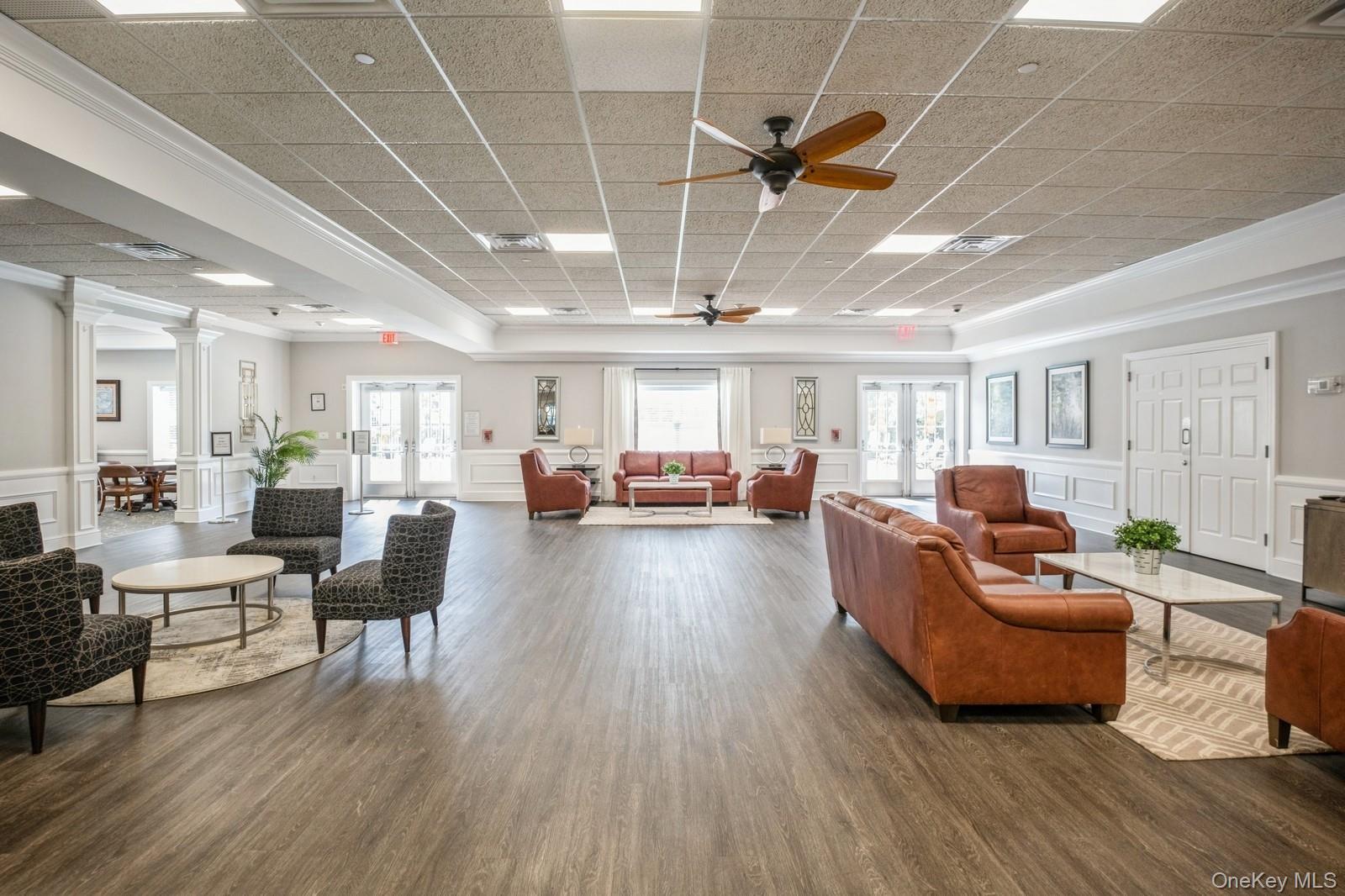 #2 photo, 434 Autumn Drive, 롱 아일랜드 East Meadow , NY 11554