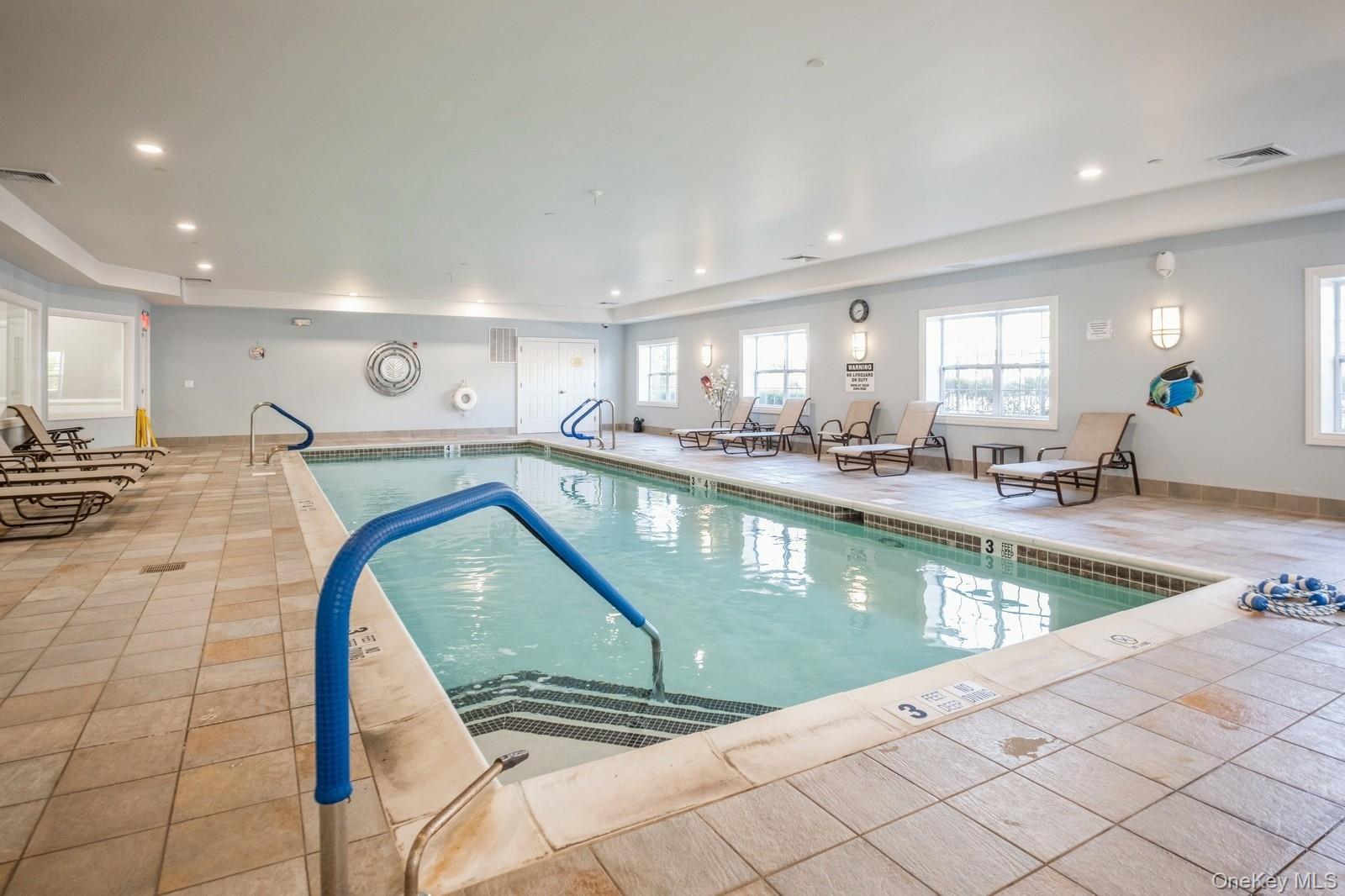 #4 photo, 434 Autumn Drive, 롱 아일랜드 East Meadow , NY 11554