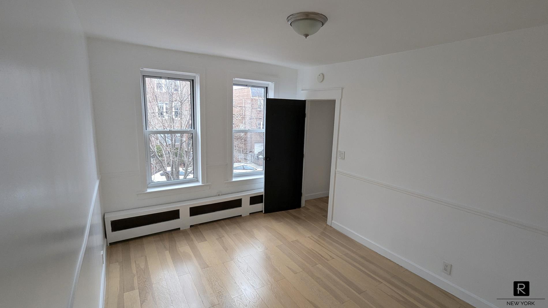 #4 photo, Astoria, कुईंस Astoria , NY 11103