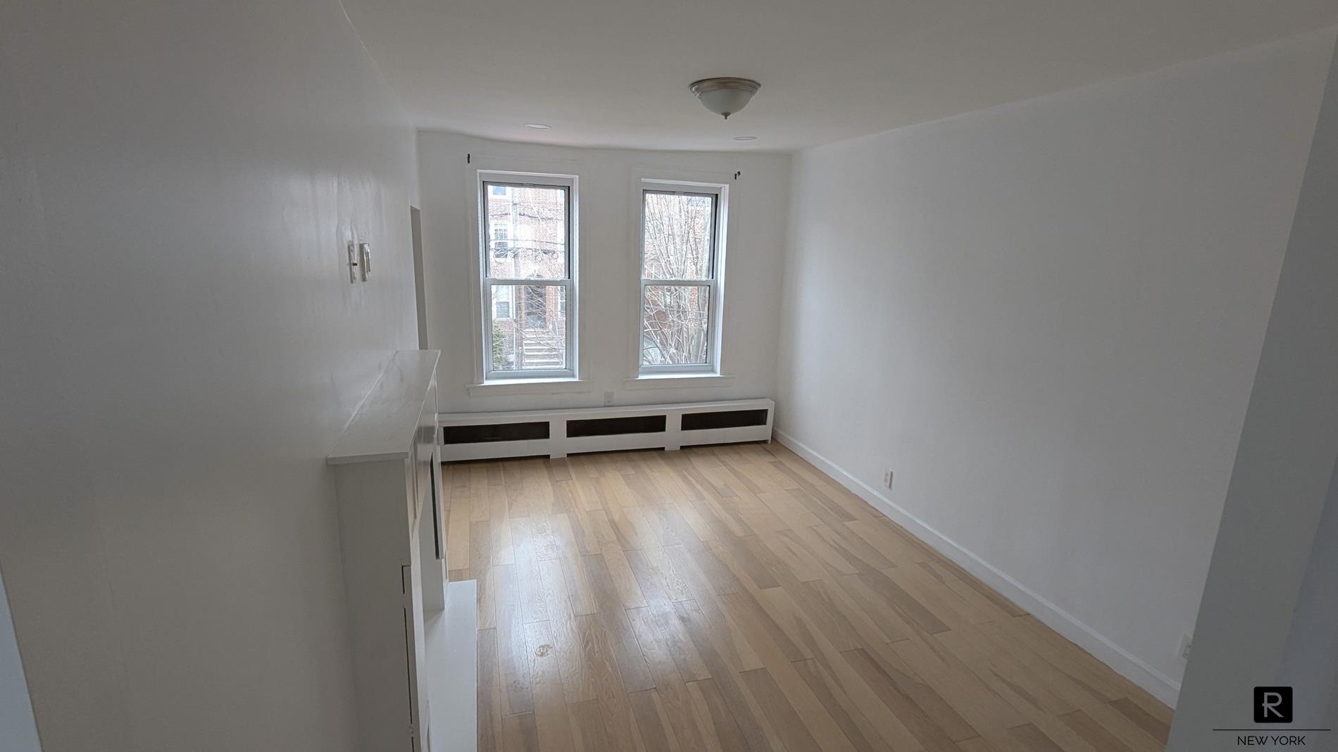 #5 photo, Astoria, कुईंस Astoria , NY 11103