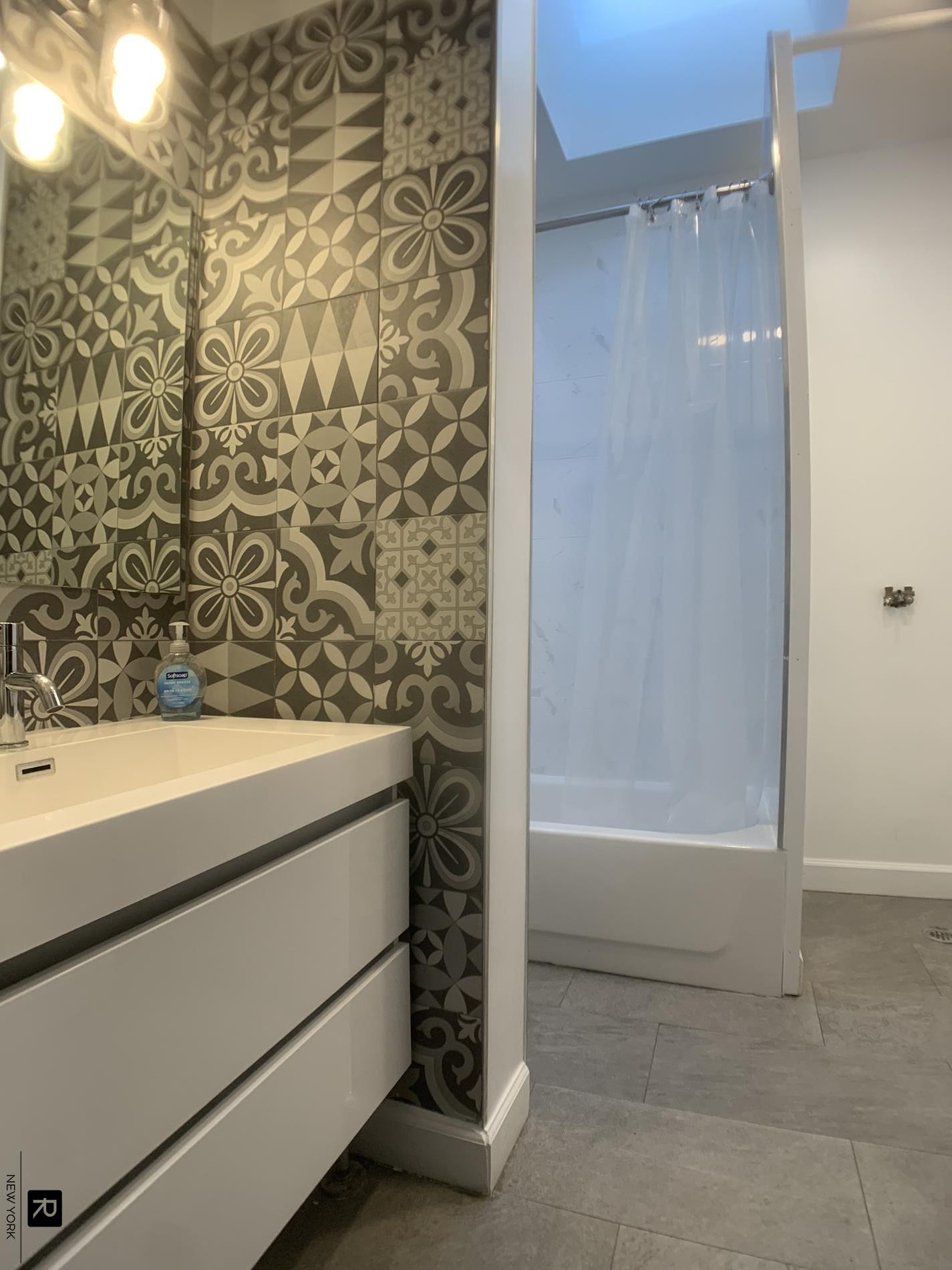 #7 photo, Astoria, कुईंस Astoria , NY 11103