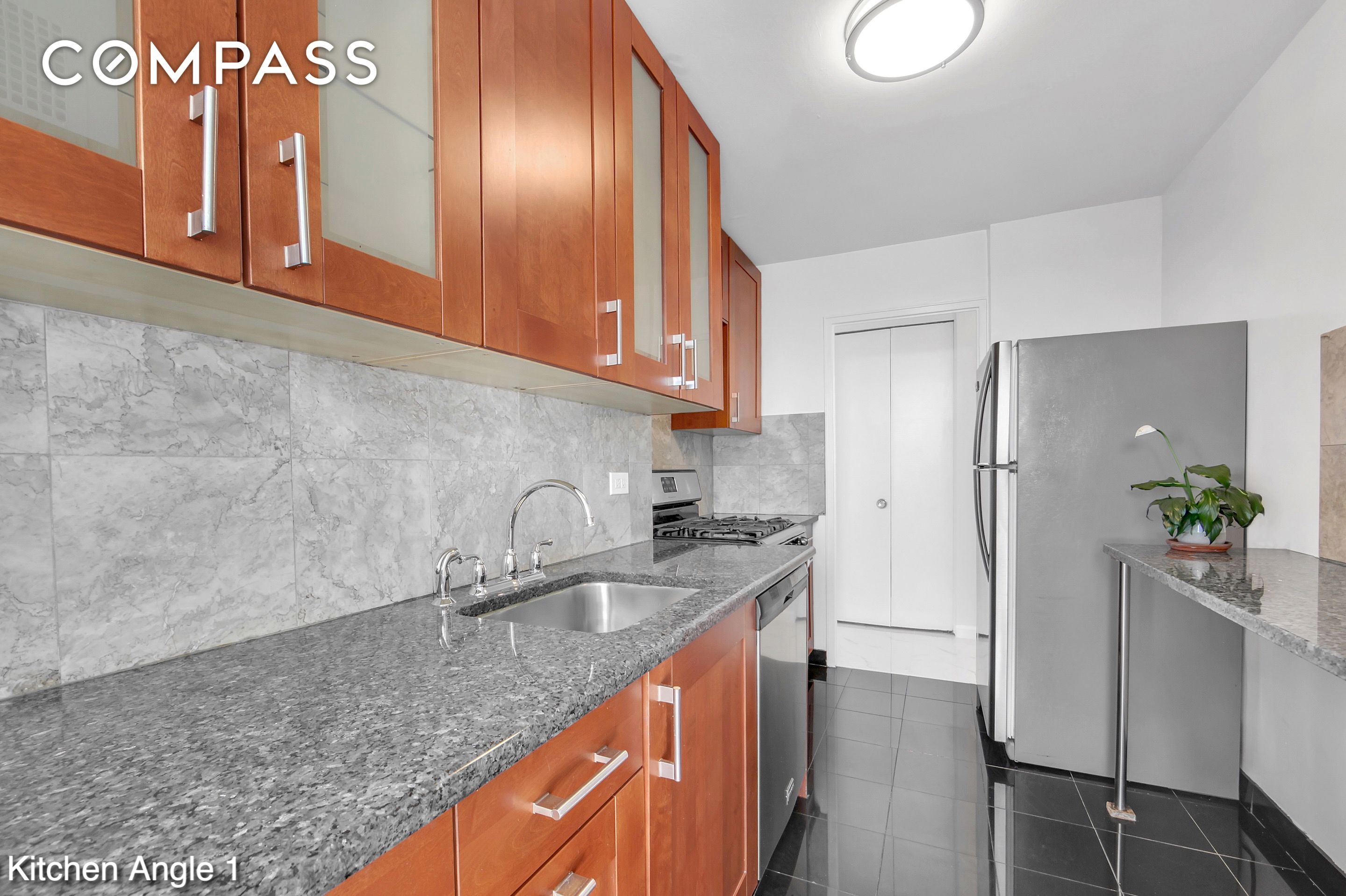 #7 photo, 35 Seacoast Terrace, ब्रुकलीन Brighton Beach , NY 11235