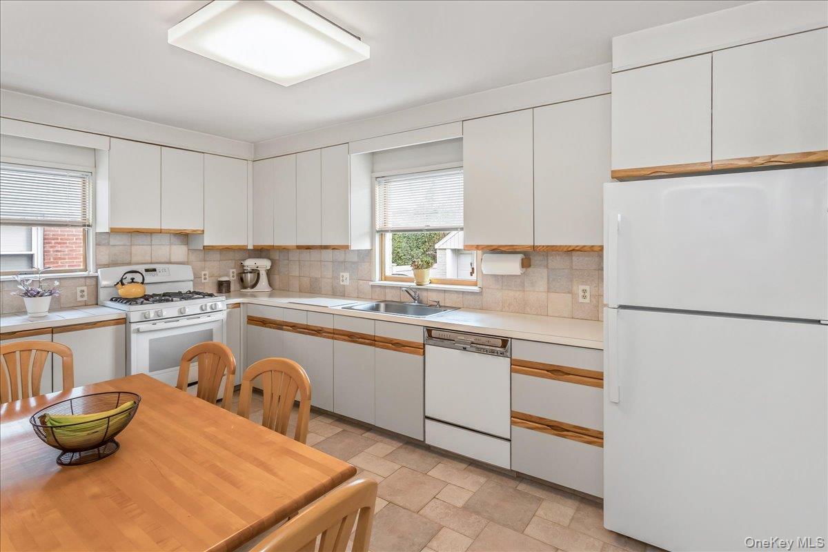 #11 photo, 175 Primrose Drive, 롱 아일랜드 North New Hyde Park , NY 11040