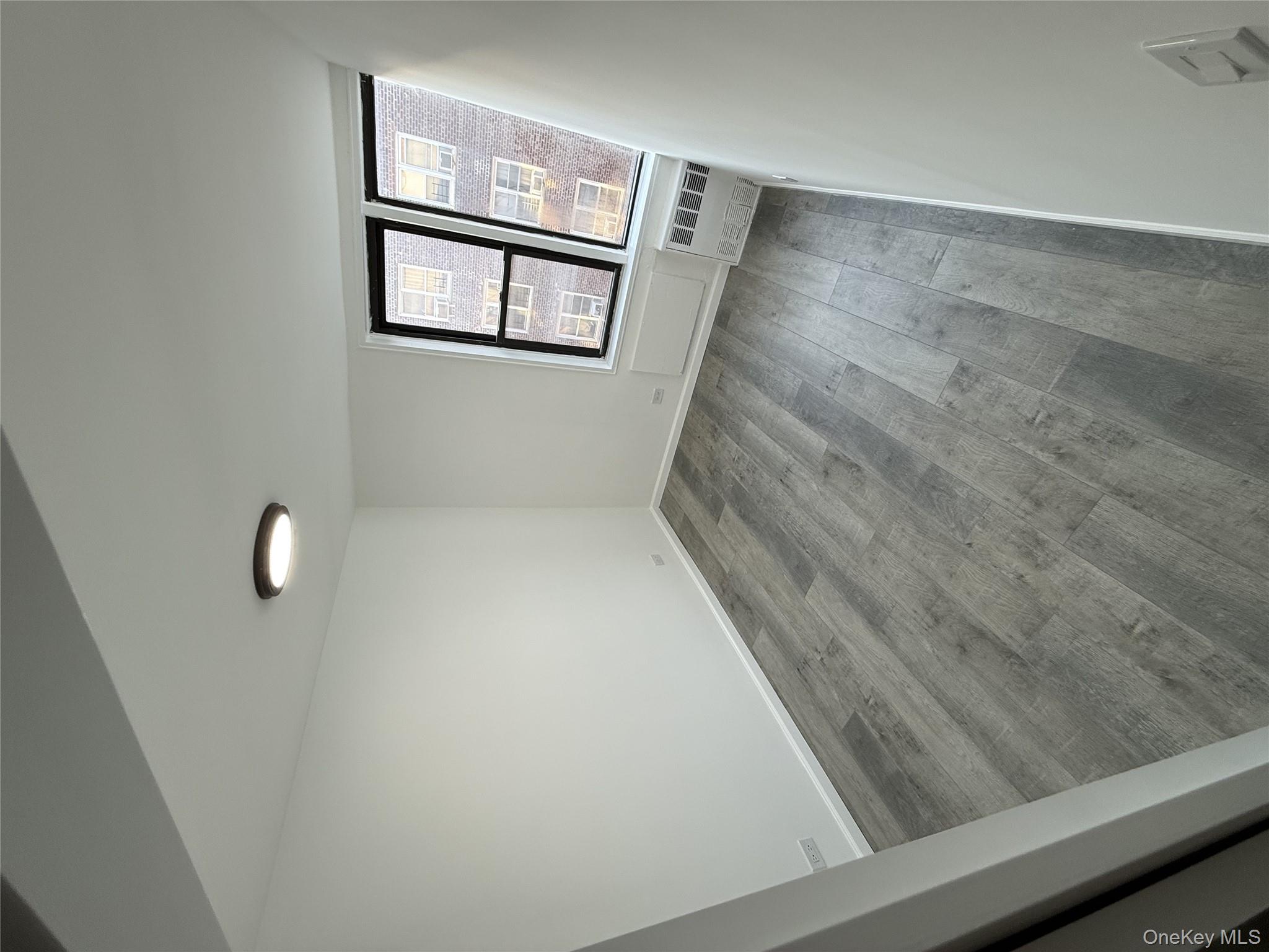 #2 photo, 42-26 81 Street, Куинс ‖ Elmhurst , NY 11373