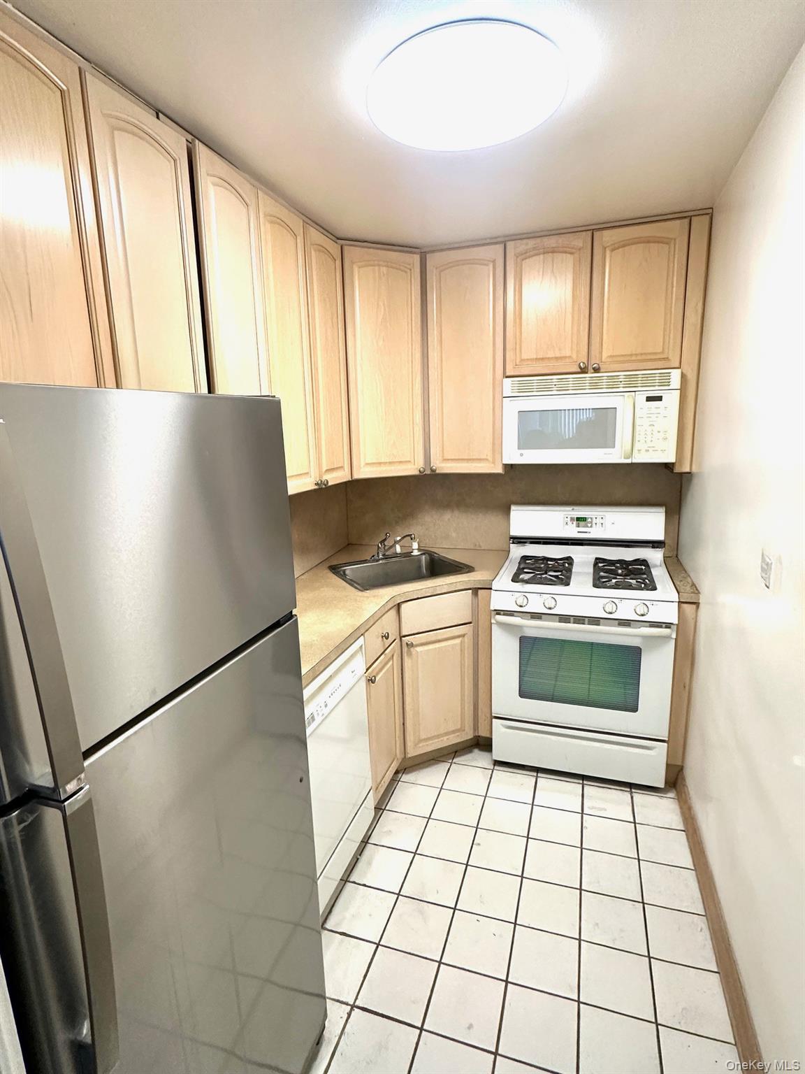 #4 photo, 61-20 Grand Central Parkway, Forest Hills , NY 11375