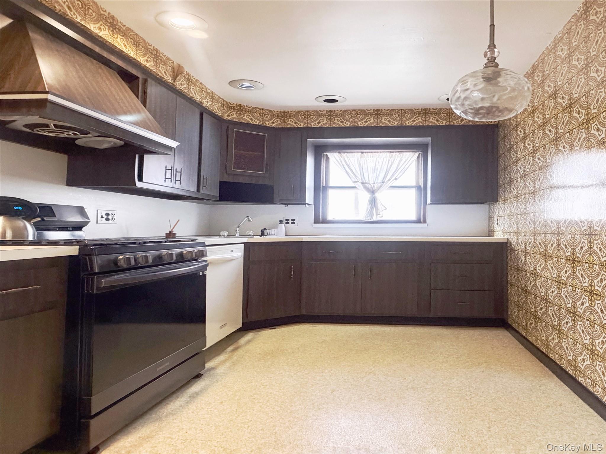 #10 photo, 6456 Woodbine Street, كوينز Ridgewood , NY 11385