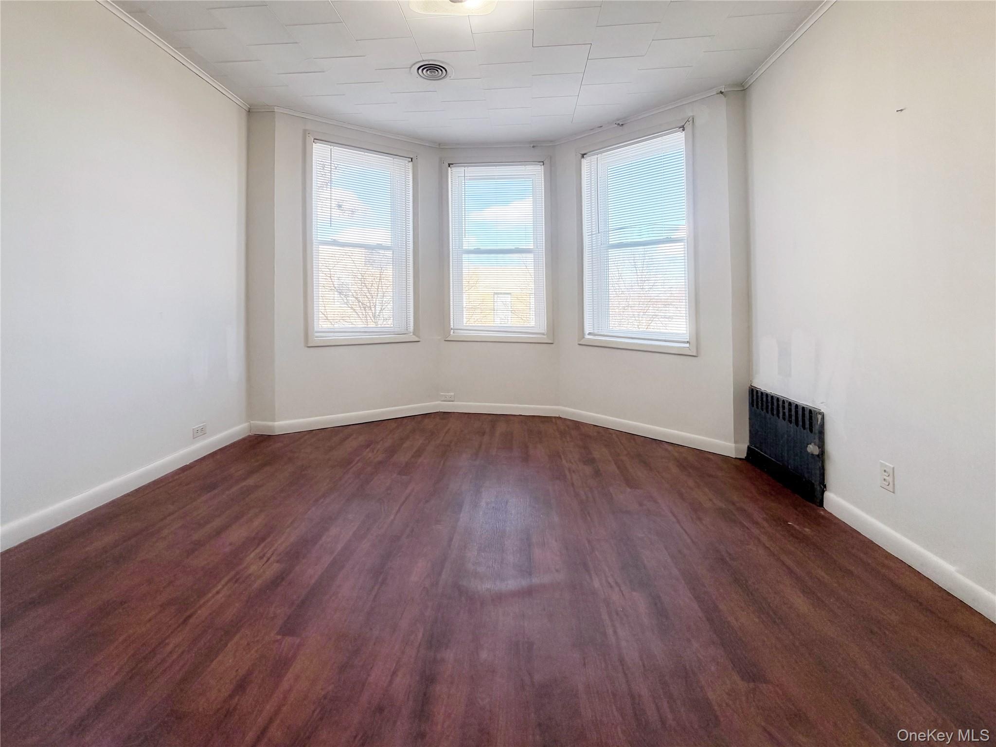 #9 photo, 6456 Woodbine Street, كوينز Ridgewood , NY 11385