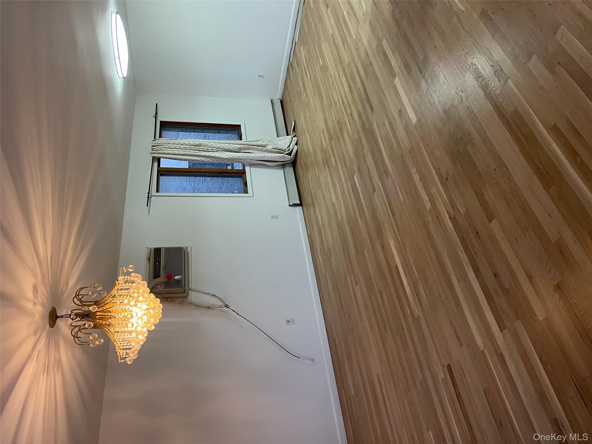 #8 photo, 19654 44th Avenue, कुईंस Flushing , NY 11358