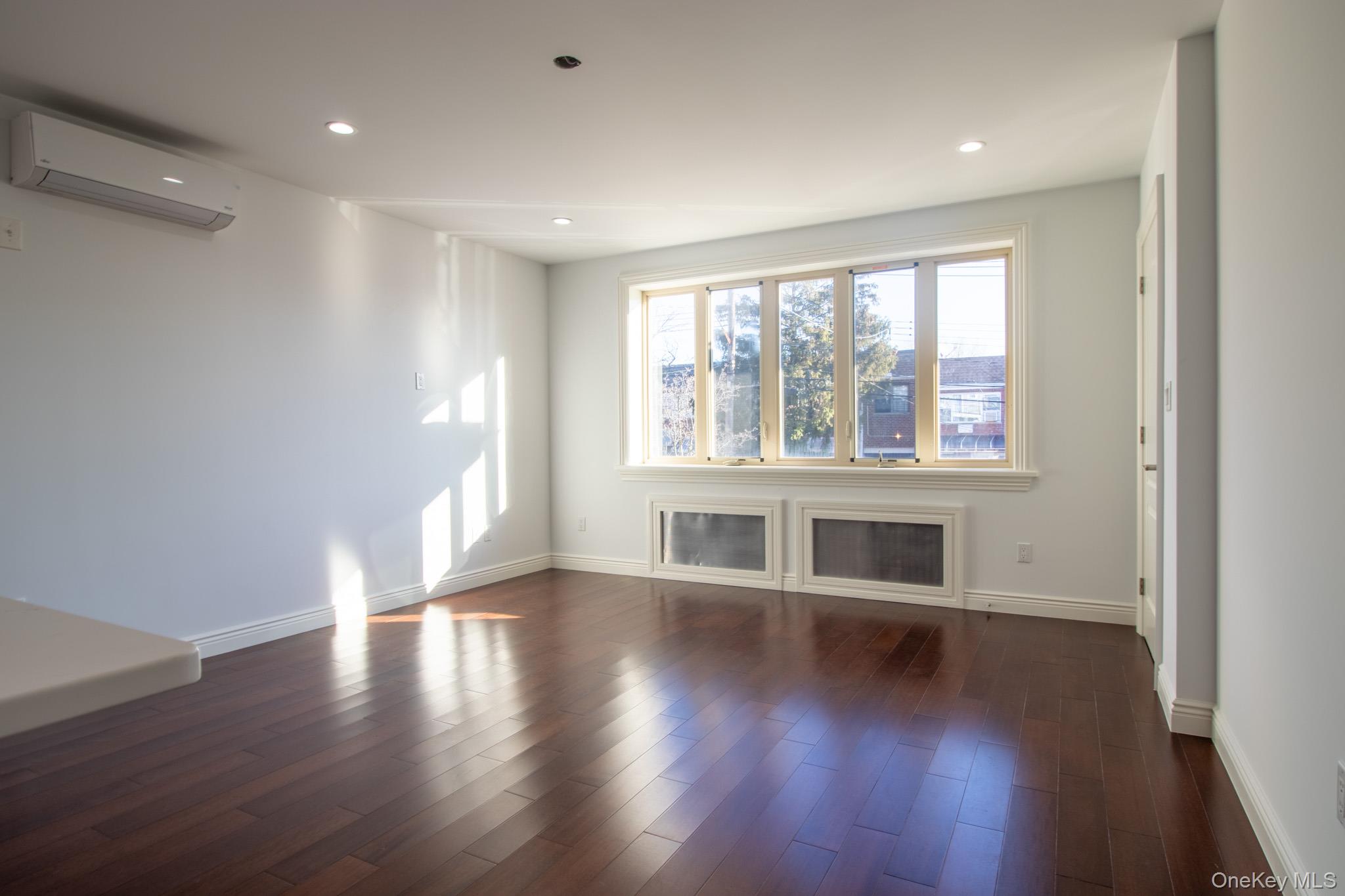 #19 photo, 924 129th Street, 뉴욕퀸즈 College Point , NY 11356