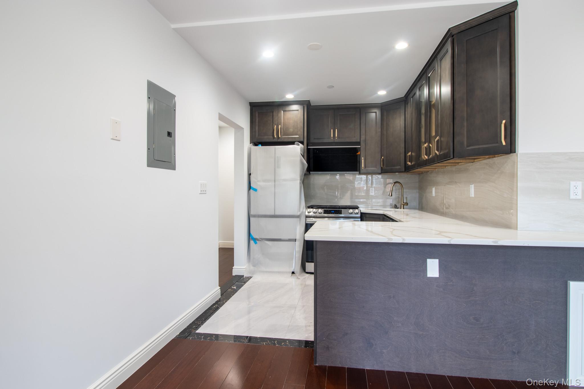 #6 photo, 924 129th Street, 뉴욕퀸즈 College Point , NY 11356