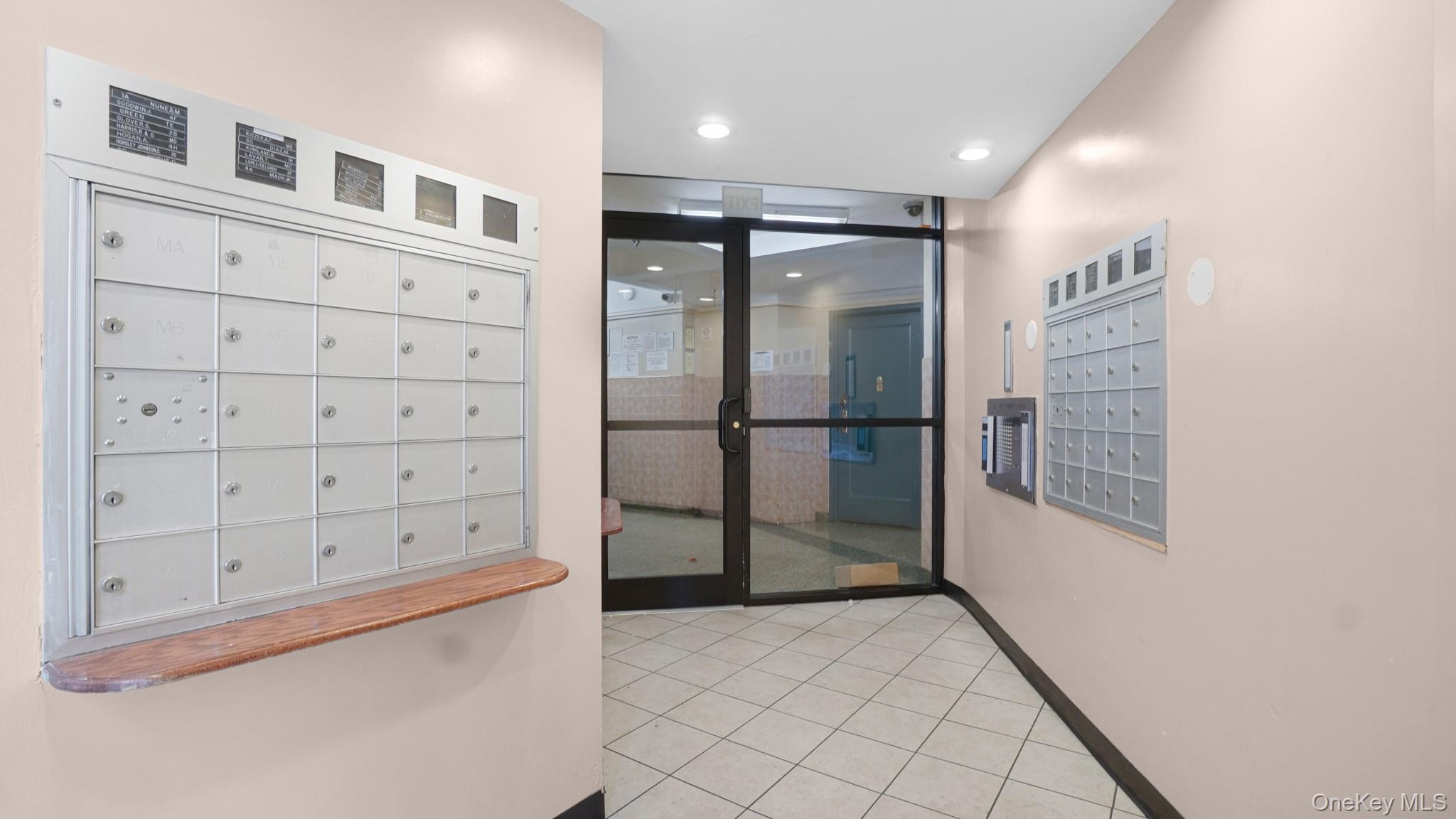 #2 photo, 2220 E Tremont Avenue, Бронкс ‖ Bronx , NY 10462