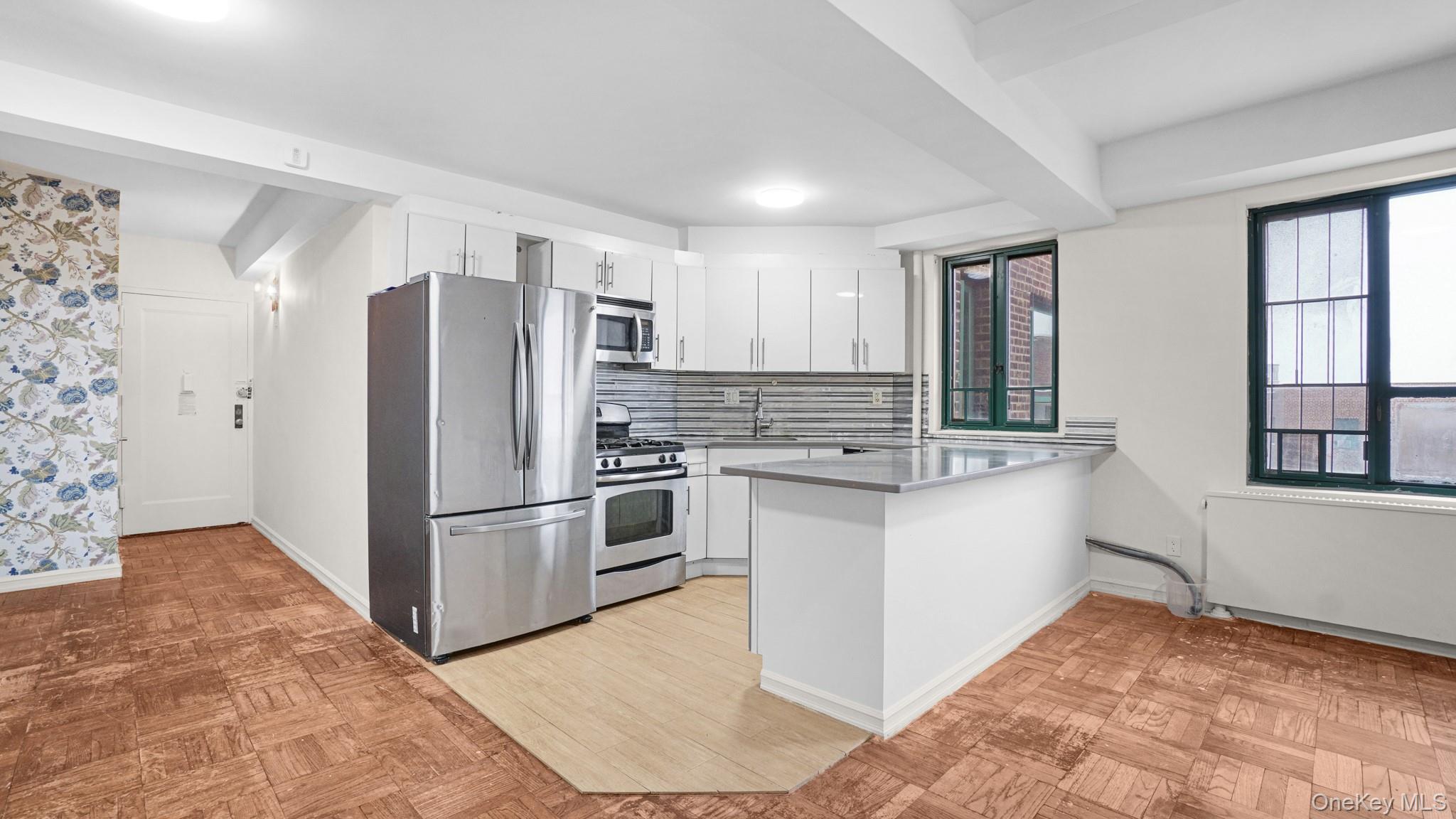 #4 photo, 2220 E Tremont Avenue, Бронкс ‖ Bronx , NY 10462