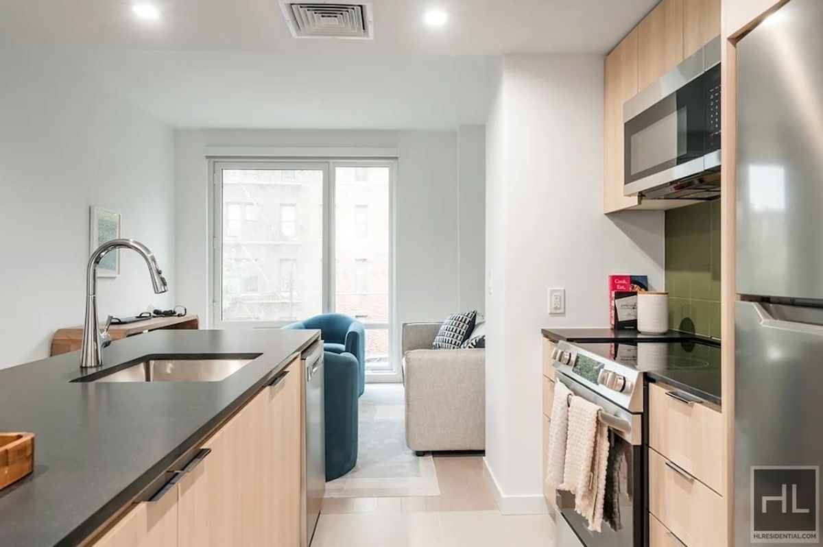 #2 photo, 975 Nostrand Avenue, ब्रुकलीन Crown Heights , NY 11225