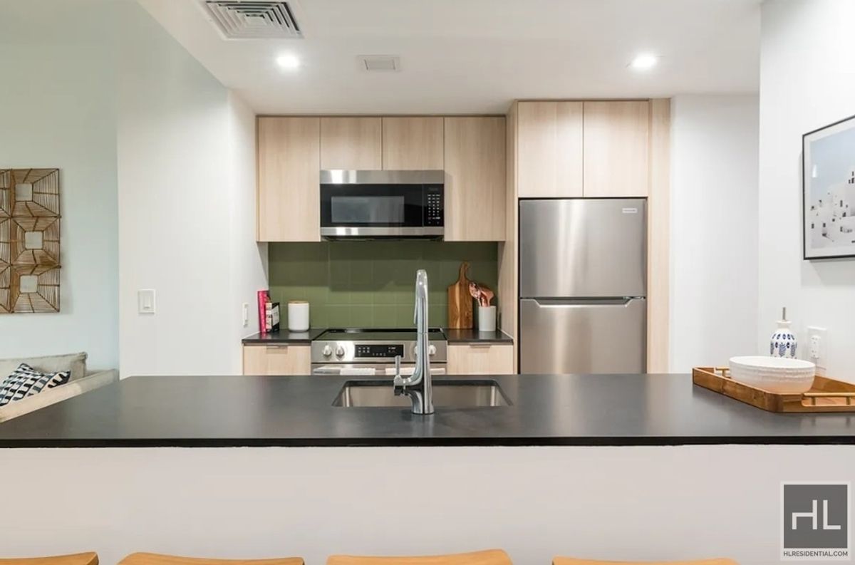 #3 photo, 975 Nostrand Avenue, ब्रुकलीन Crown Heights , NY 11225