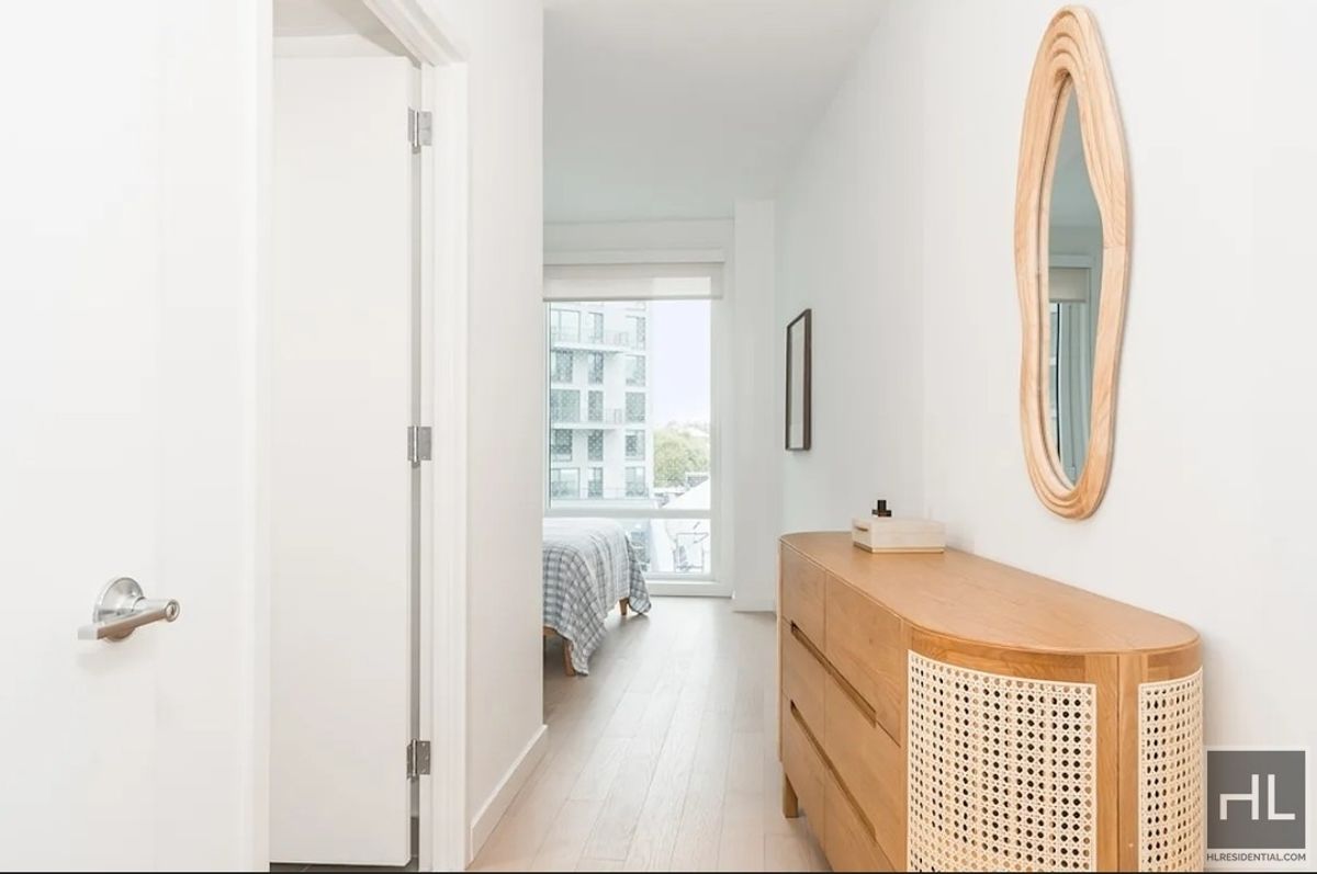 #8 photo, 975 Nostrand Avenue, ब्रुकलीन Crown Heights , NY 11225