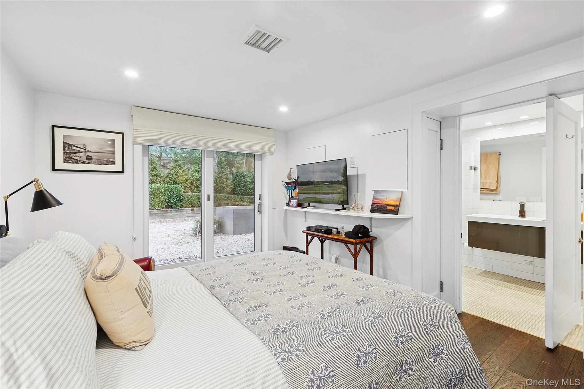 #12 photo, 68 Three Mi Hbr Hog Crk Highway, East Hampton , NY 11937