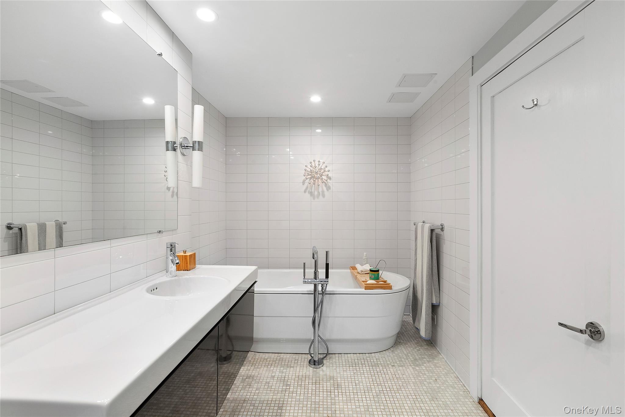 #13 photo, 68 Three Mi Hbr Hog Crk Highway, East Hampton , NY 11937