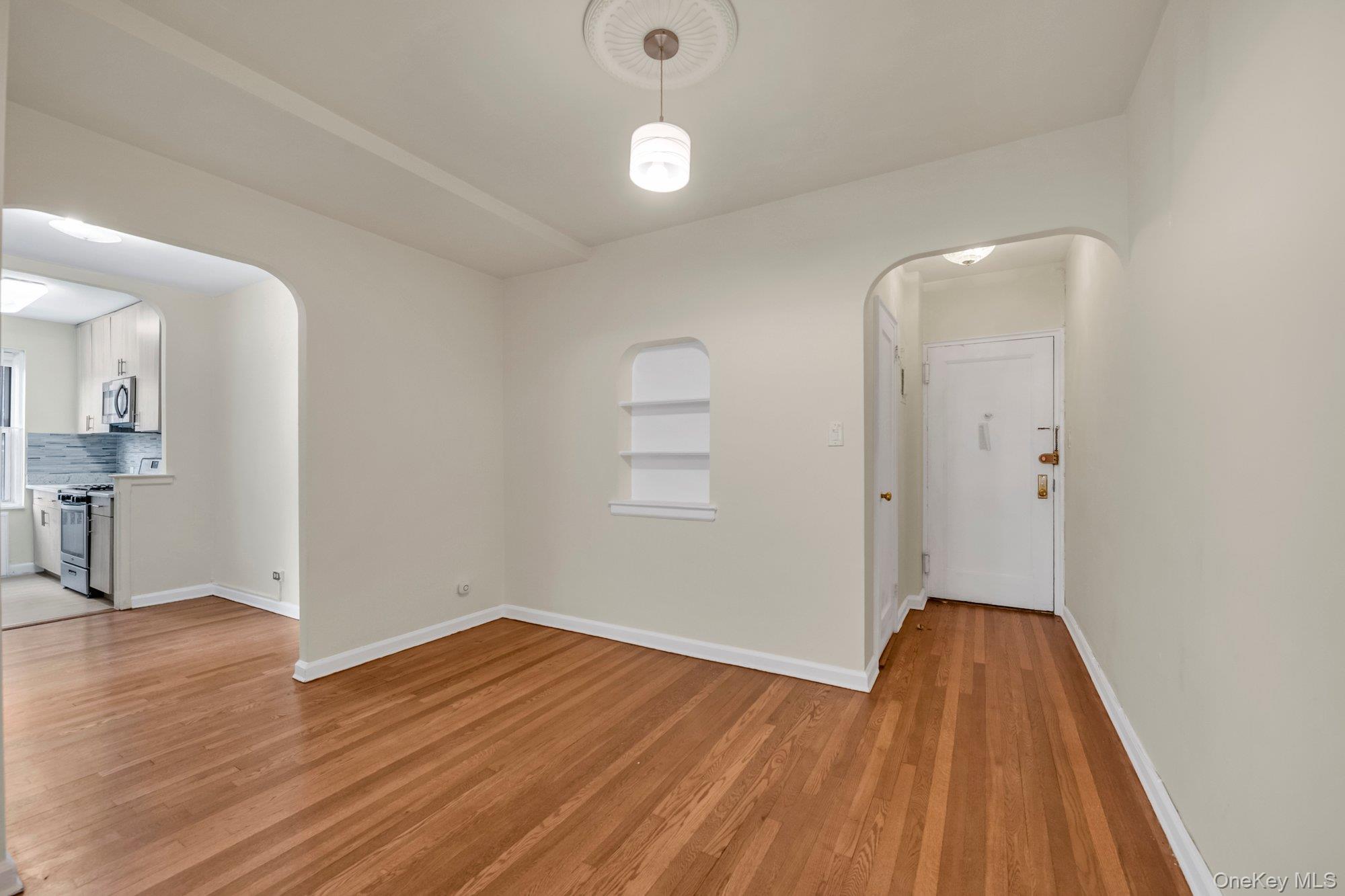 #11 photo, 63-60 102nd Street, קווינס Rego Park , NY 11374