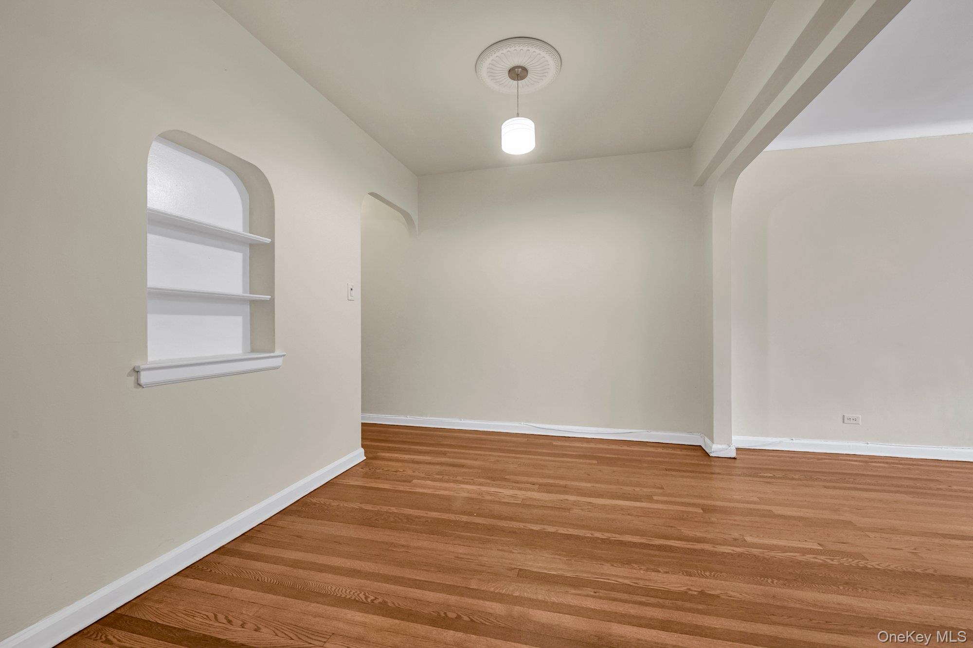 #4 photo, 63-60 102nd Street, קווינס Rego Park , NY 11374