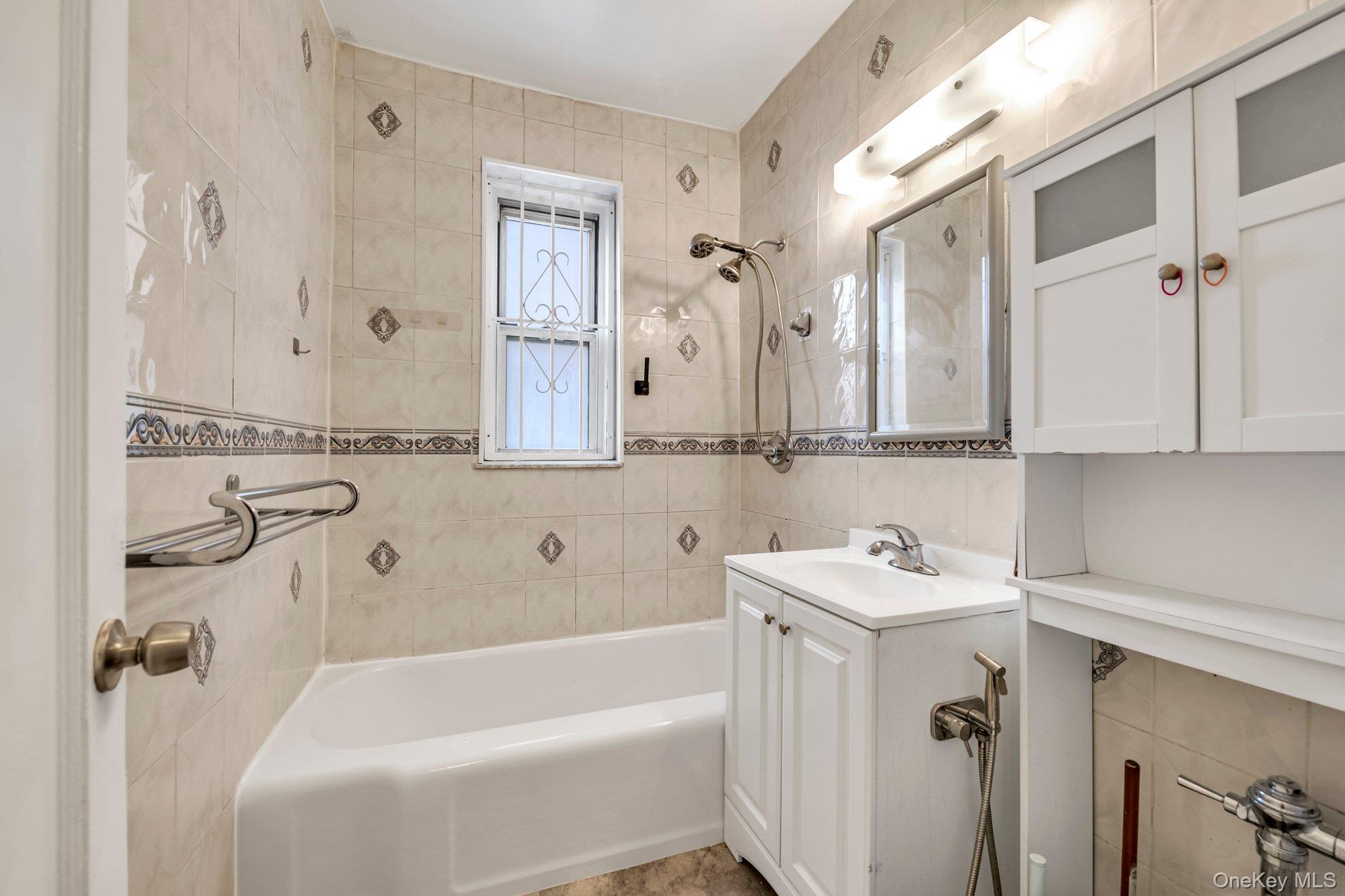 #8 photo, 63-60 102nd Street, קווינס Rego Park , NY 11374