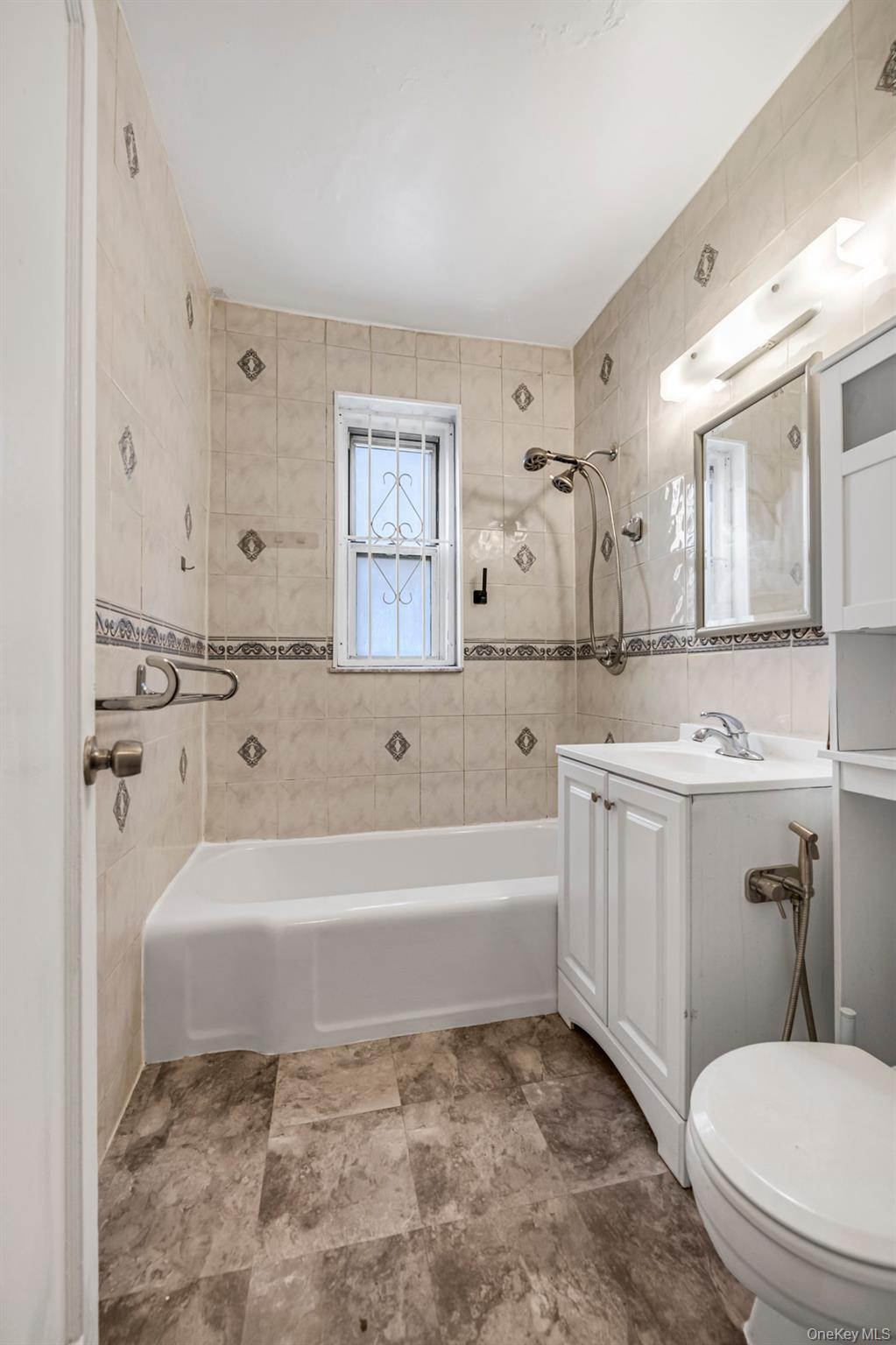 #9 photo, 63-60 102nd Street, קווינס Rego Park , NY 11374