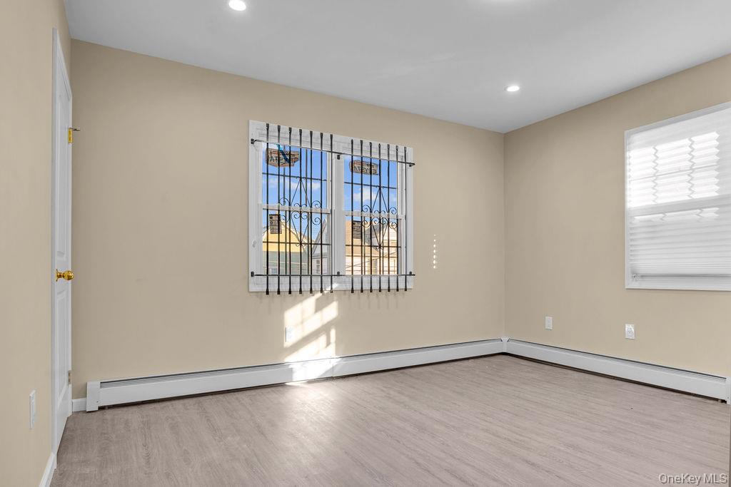 #11 photo, 11034 214th Street, קווינס Queens Village , NY 11429