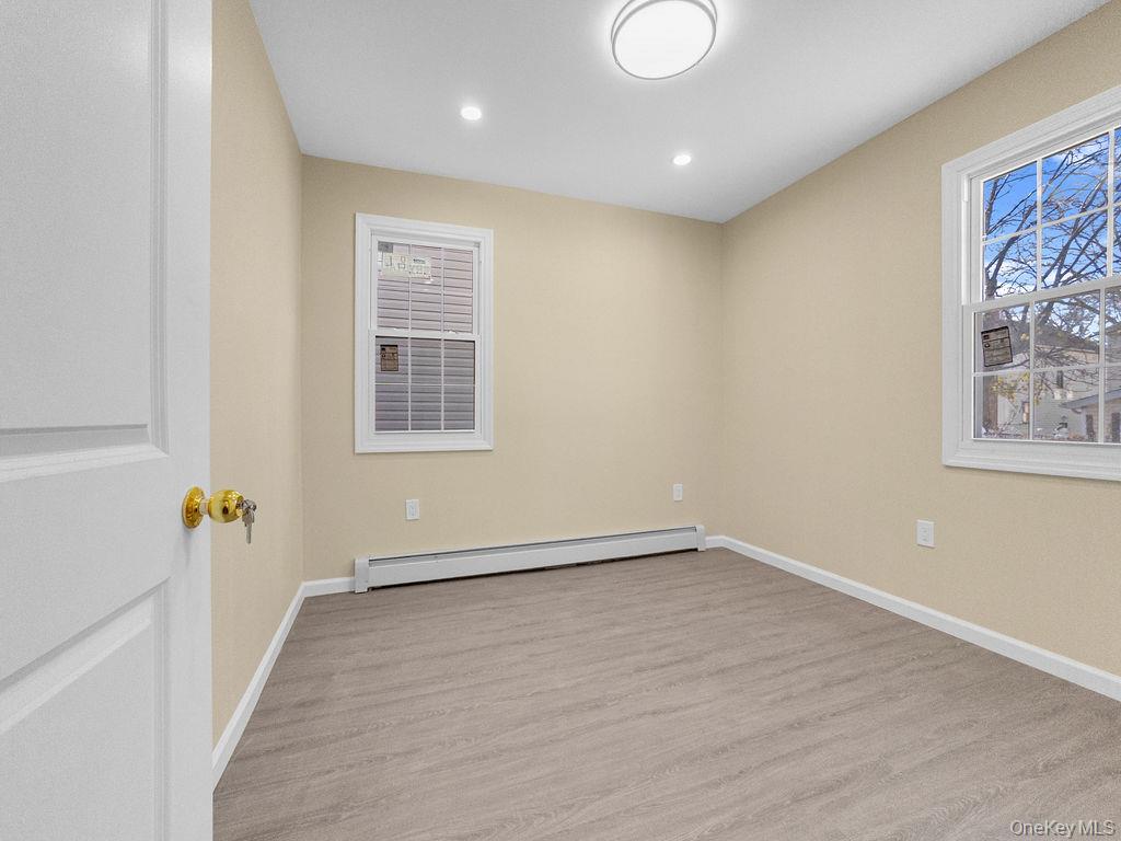 #12 photo, 11034 214th Street, קווינס Queens Village , NY 11429