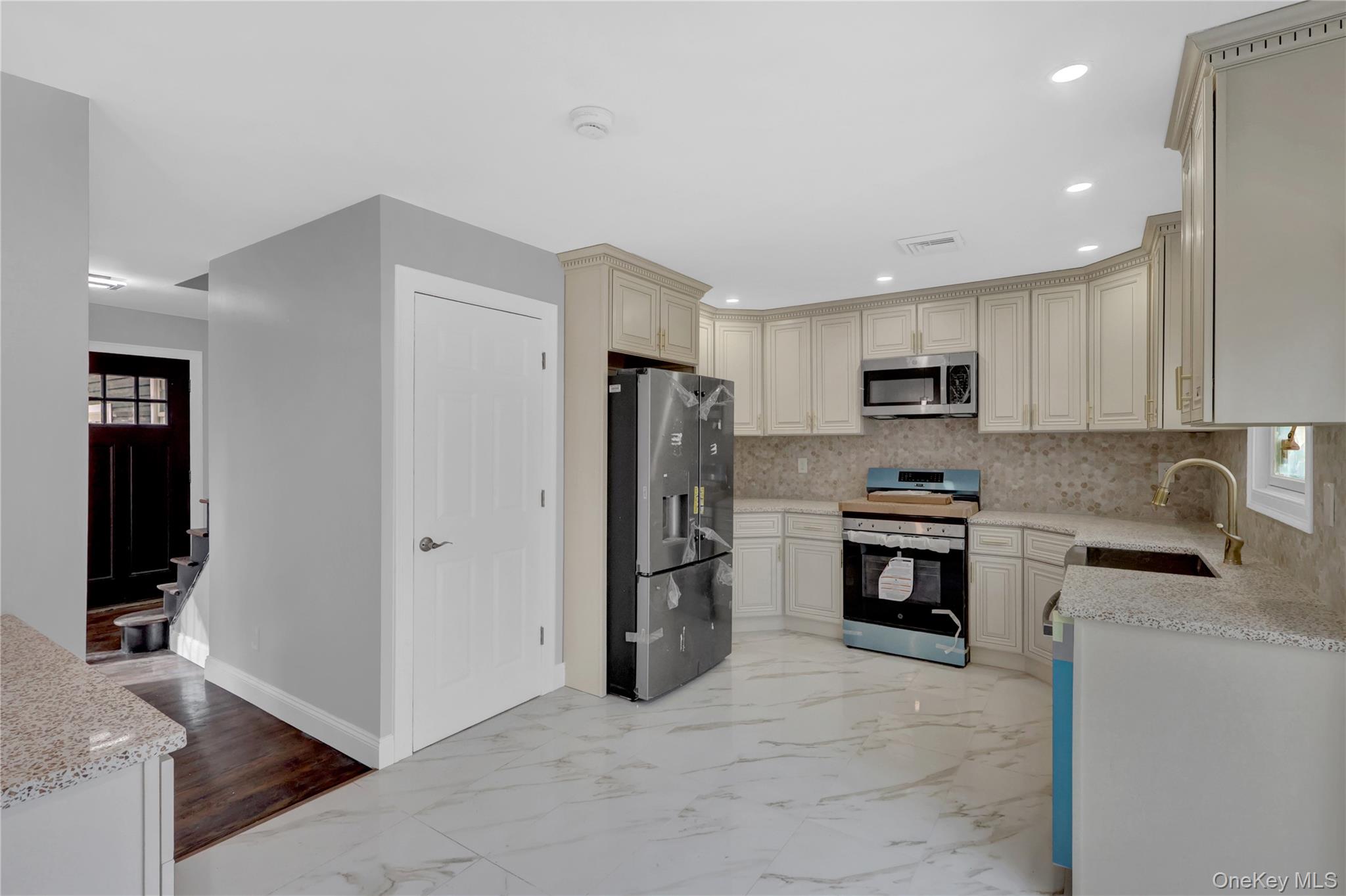 #12 photo, 321 Smith Road, Shirley , NY 11967