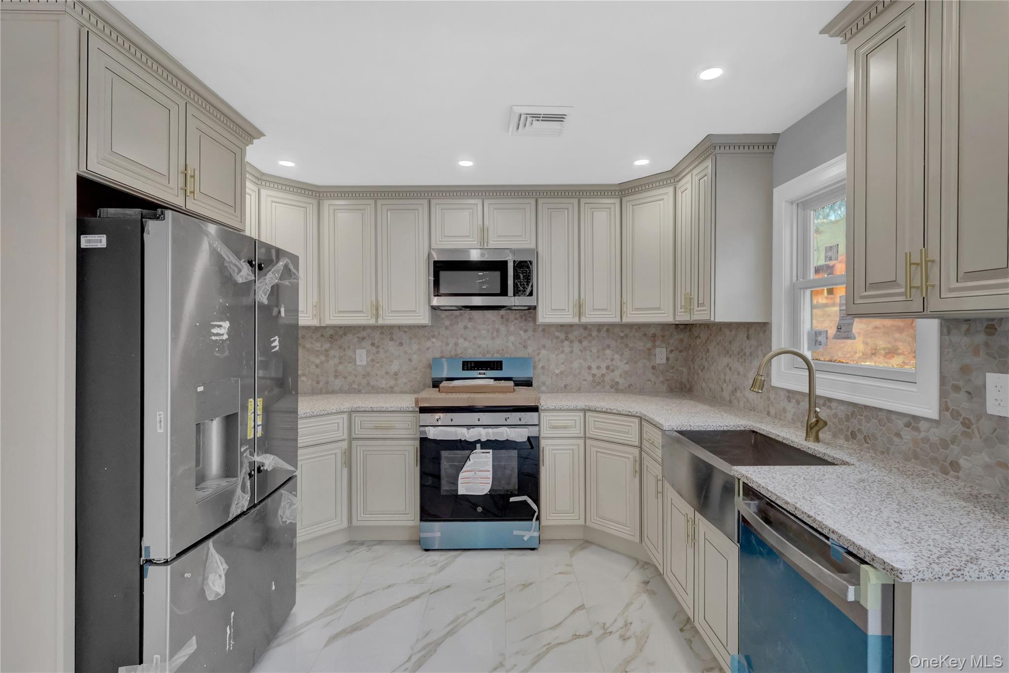 #13 photo, 321 Smith Road, Shirley , NY 11967