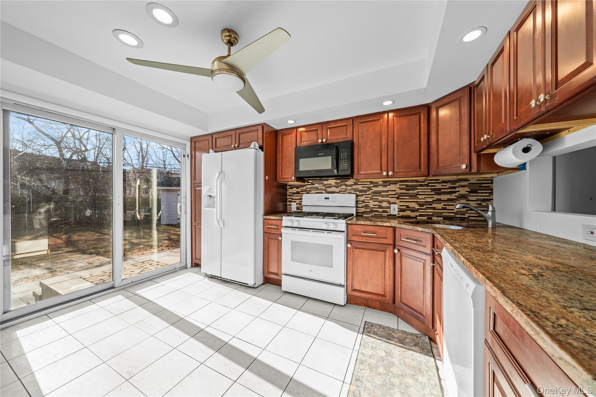 #10 photo, 28 Ellen Place, Kings Park , NY 11754