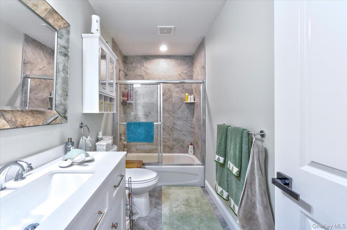 #14 photo, 468 Granny Road, 롱 아일랜드 Medford , NY 11763