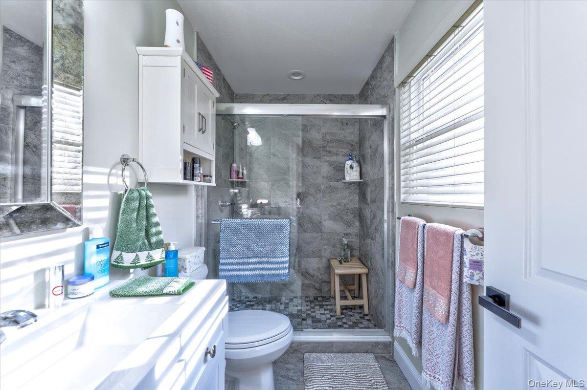 #16 photo, 468 Granny Road, 롱 아일랜드 Medford , NY 11763