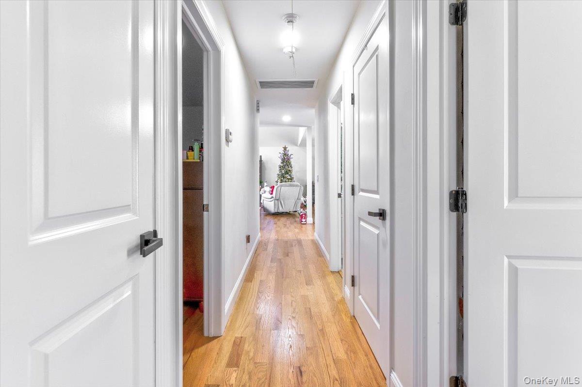 #19 photo, 468 Granny Road, 롱 아일랜드 Medford , NY 11763