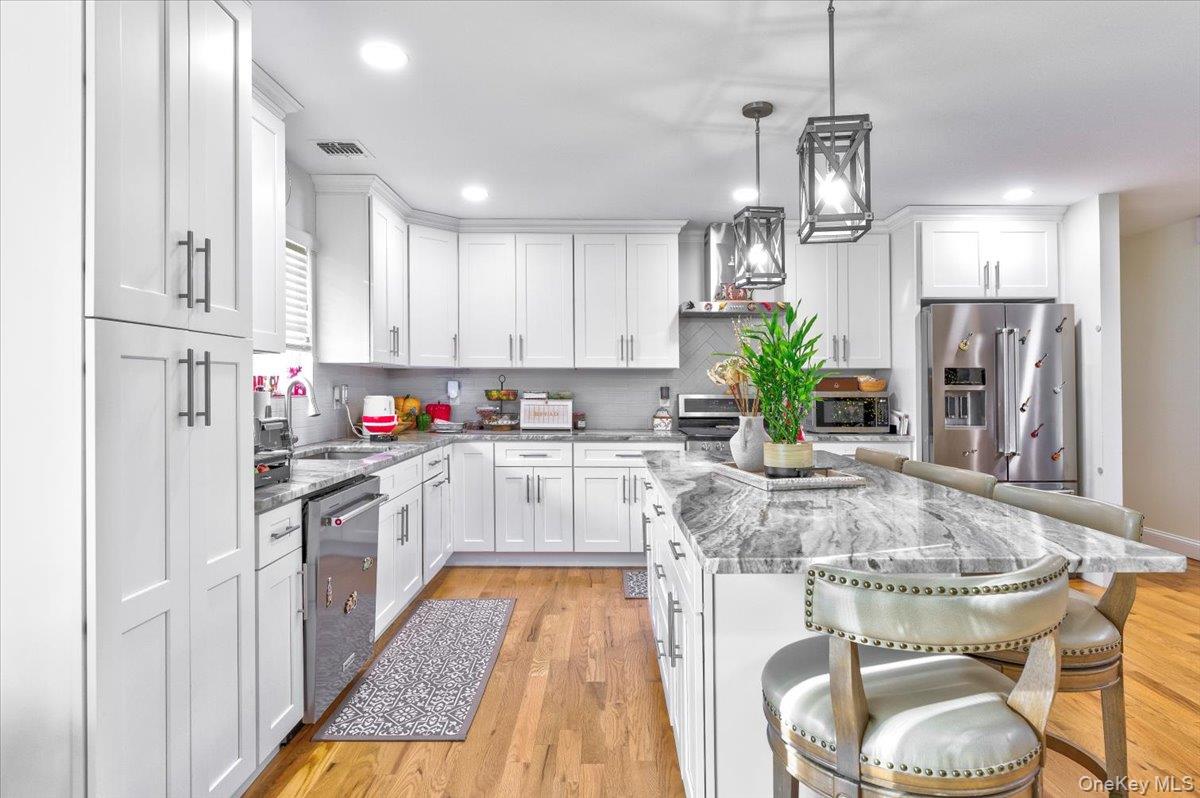 #9 photo, 468 Granny Road, 롱 아일랜드 Medford , NY 11763