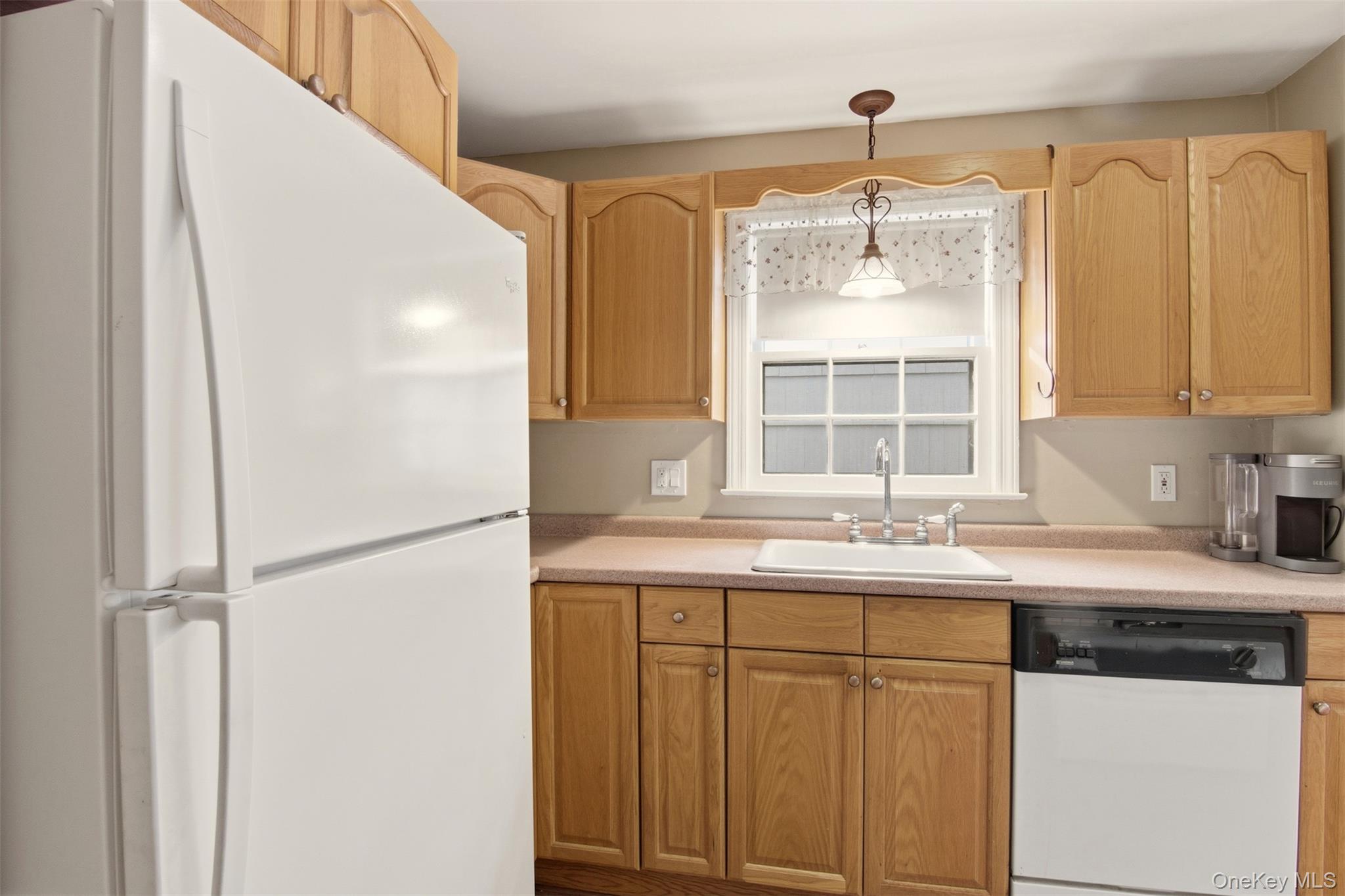 #16 photo, 10 Catalpa Lane, מחוז סאפוק Stony Brook , NY 11790