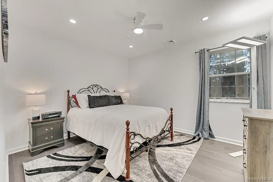 #17 photo, 33 E Potter Lane, Halesite , NY 11743