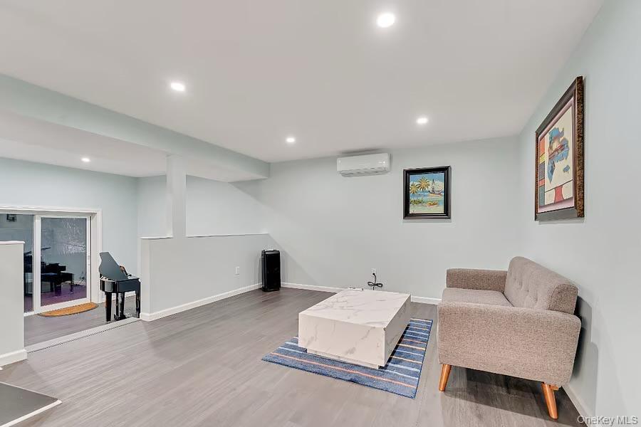 #20 photo, 33 E Potter Lane, Halesite , NY 11743