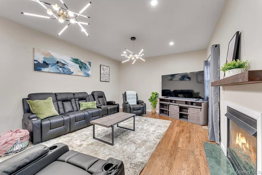 #7 photo, 33 E Potter Lane, Halesite , NY 11743