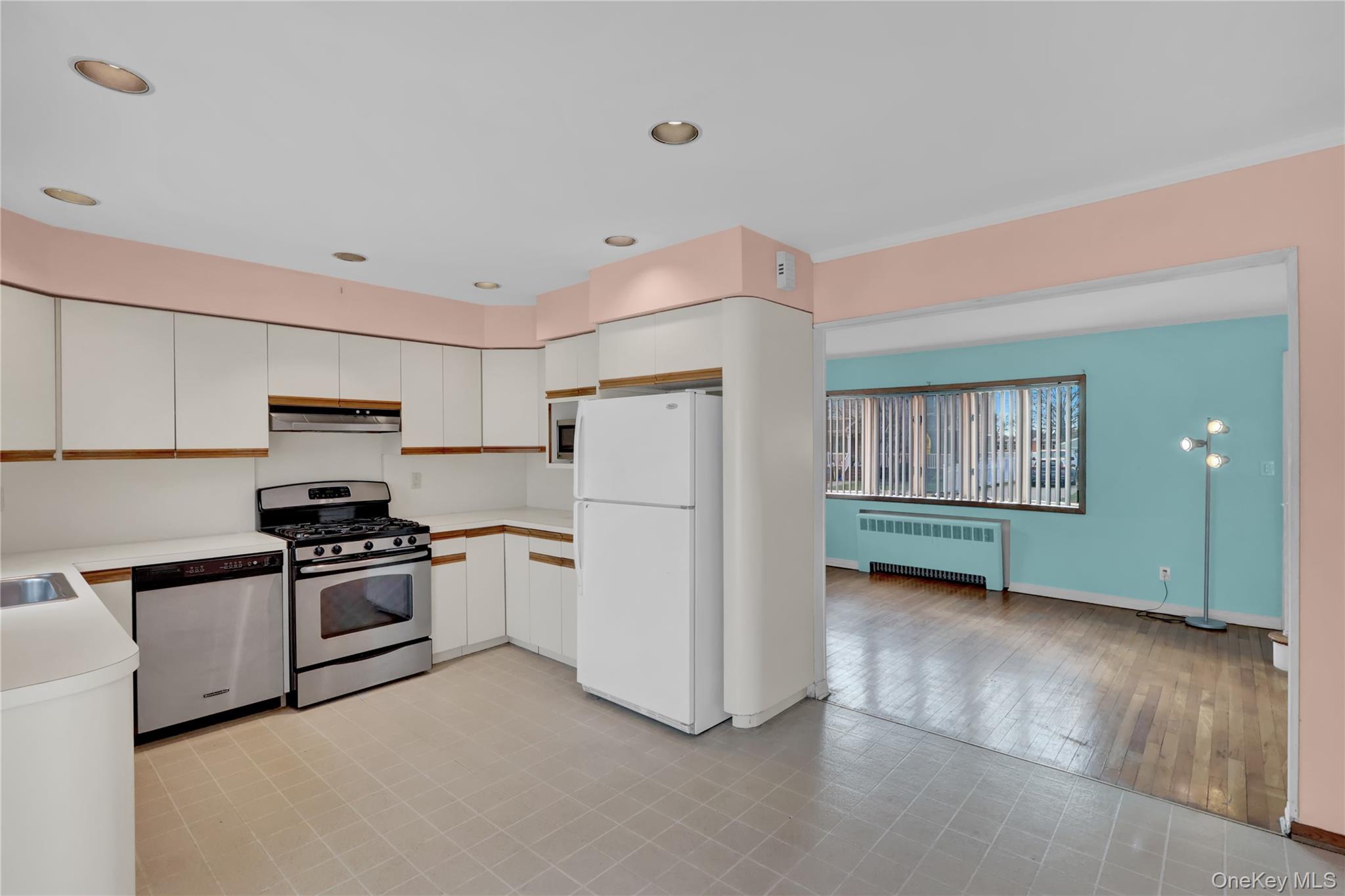 #10 photo, 2217 7th Street, नासाउ काउंटी East Meadow , NY 11554