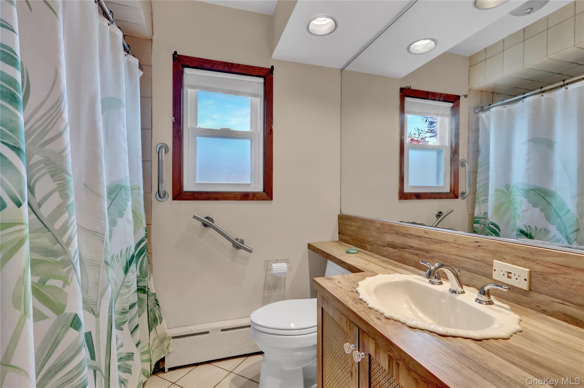 #13 photo, 2217 7th Street, नासाउ काउंटी East Meadow , NY 11554