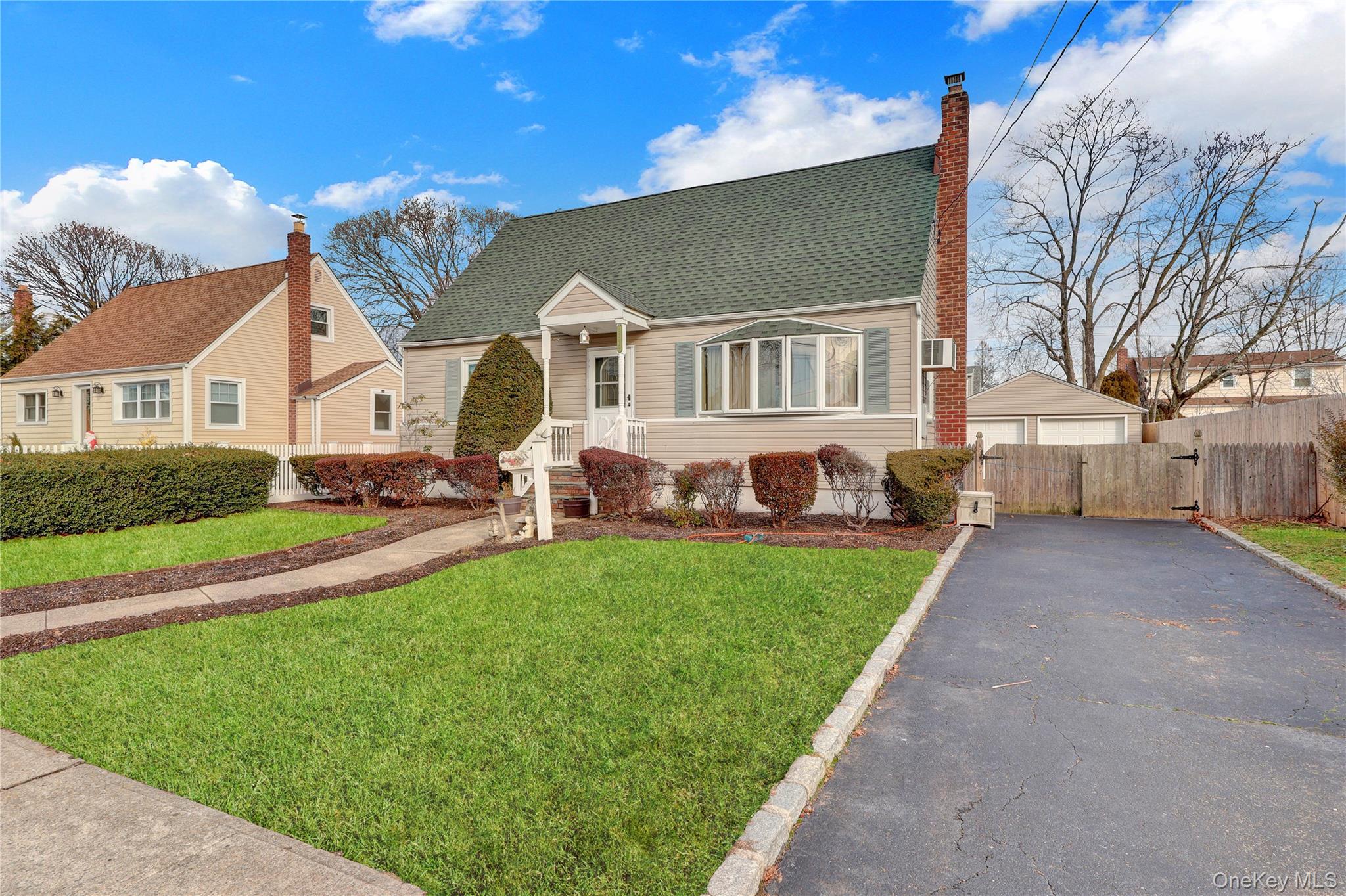 #2 photo, 2217 7th Street, नासाउ काउंटी East Meadow , NY 11554